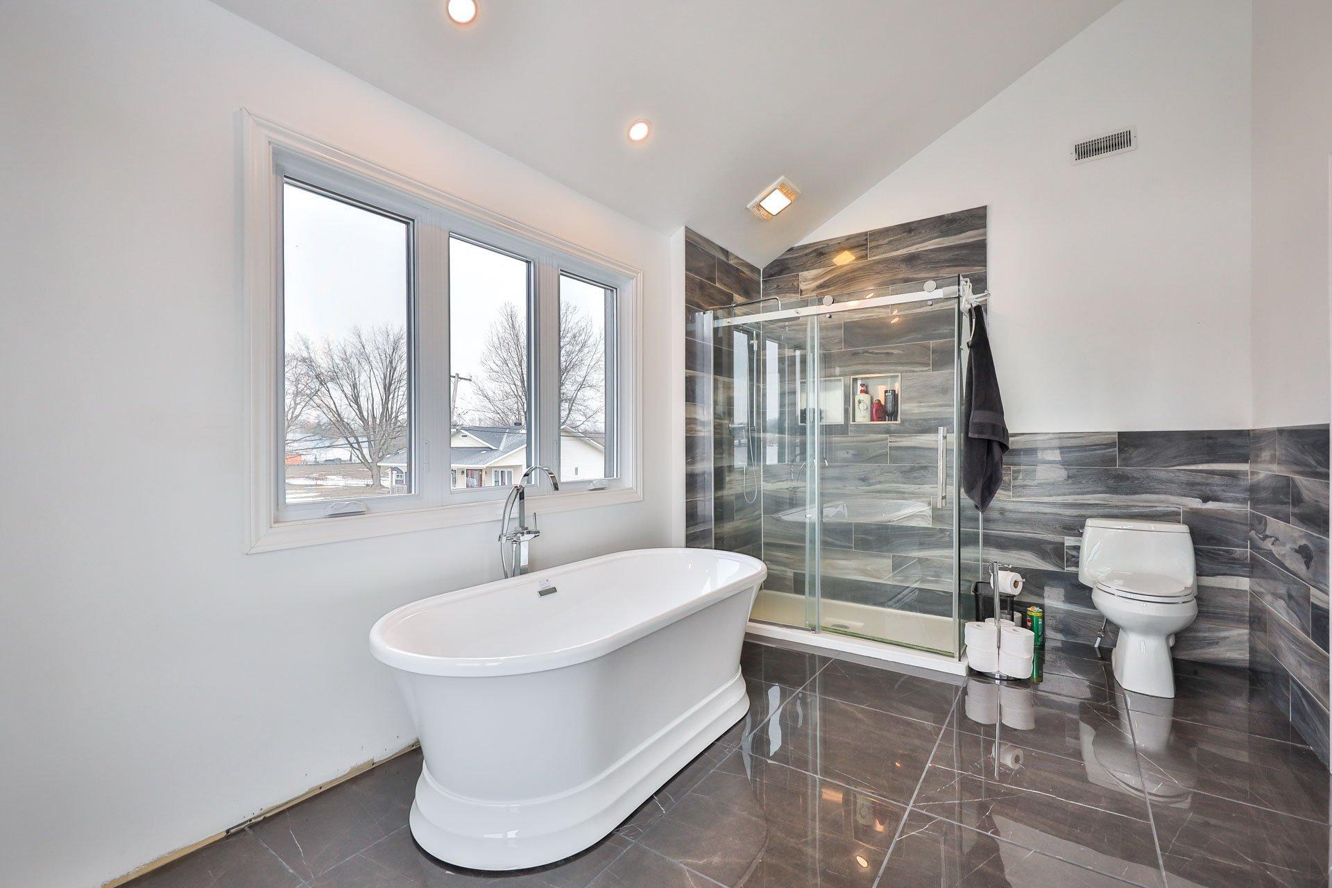 









118


Ch. du Fer-à-Cheval

,
Gatineau (Masson-Angers),




QC
J8M1L9


