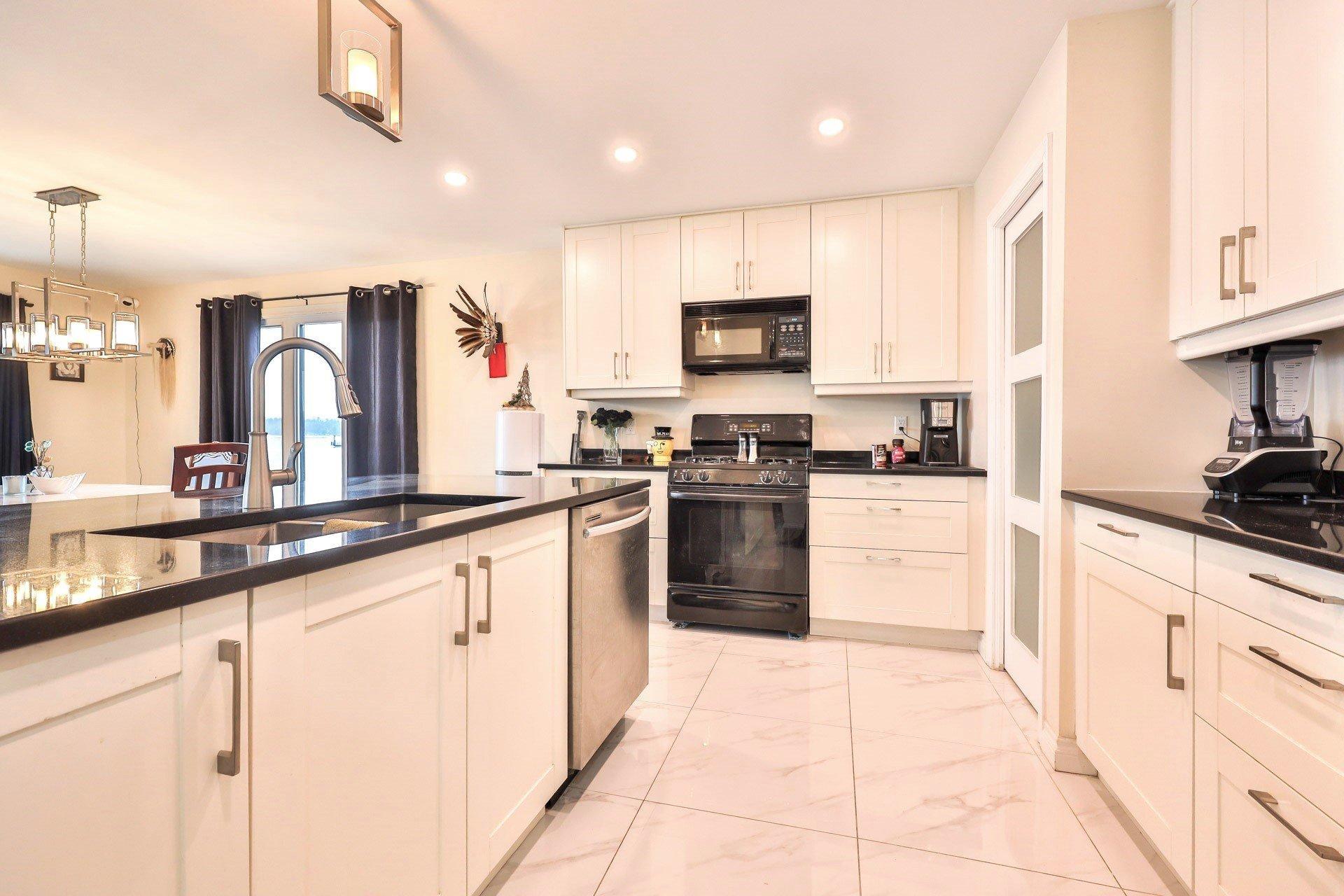 









118


Ch. du Fer-à-Cheval

,
Gatineau (Masson-Angers),




QC
J8M1L9

