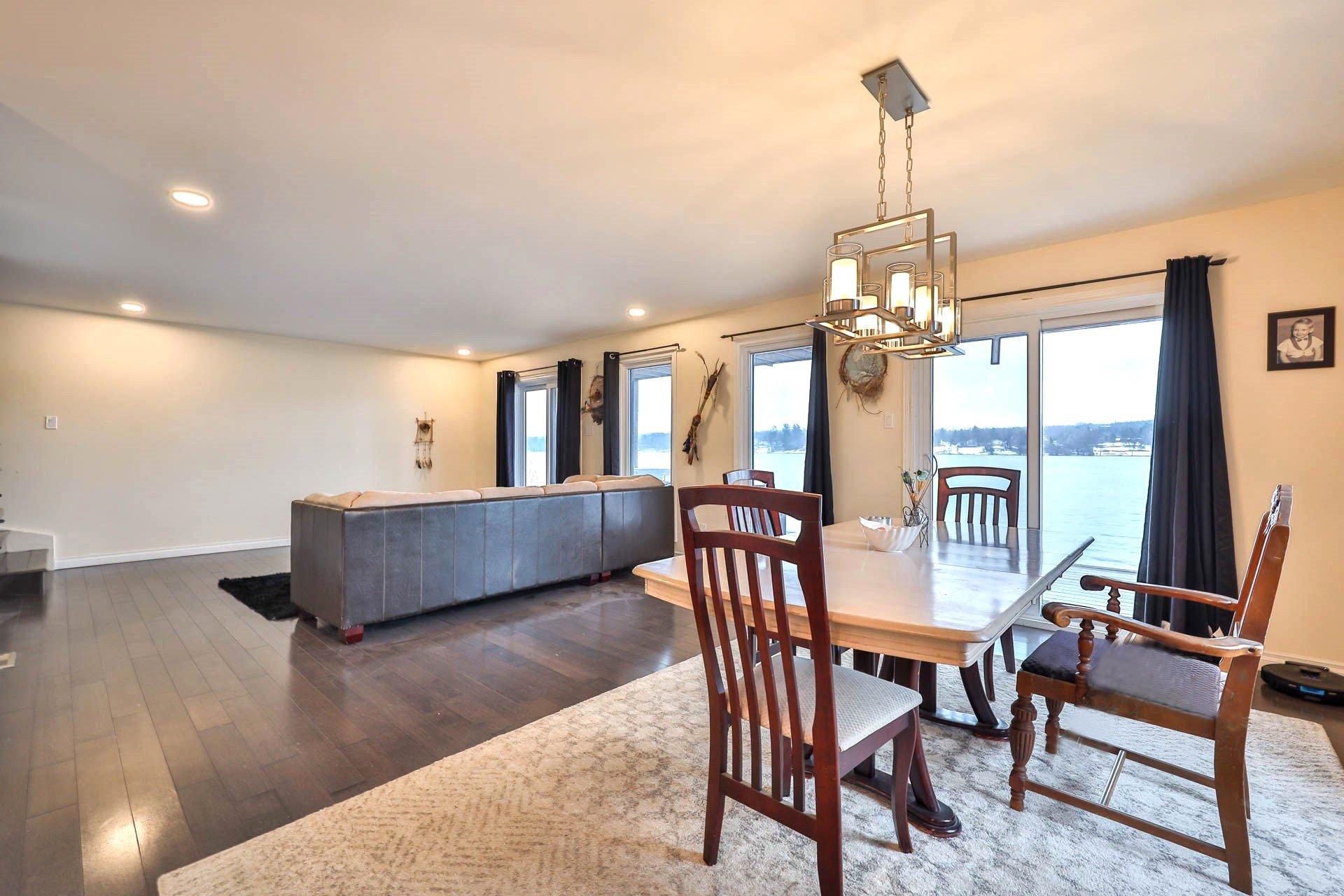 









118


Ch. du Fer-à-Cheval

,
Gatineau (Masson-Angers),




QC
J8M1L9

