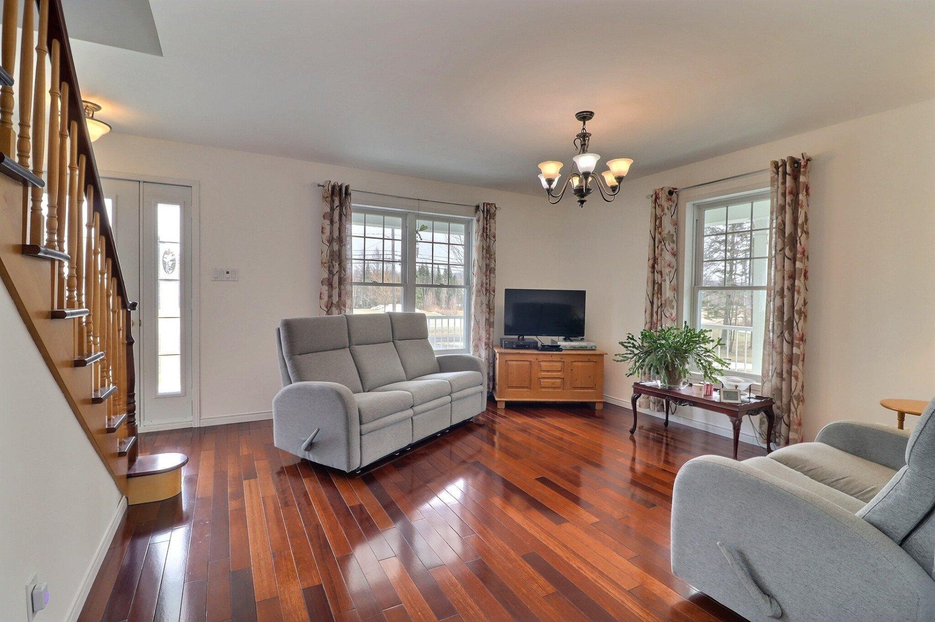 









3411


Route de Fossambault

,
Sainte-Catherine-de-la-Jacques-Cartier,




QC
G3N1R6


