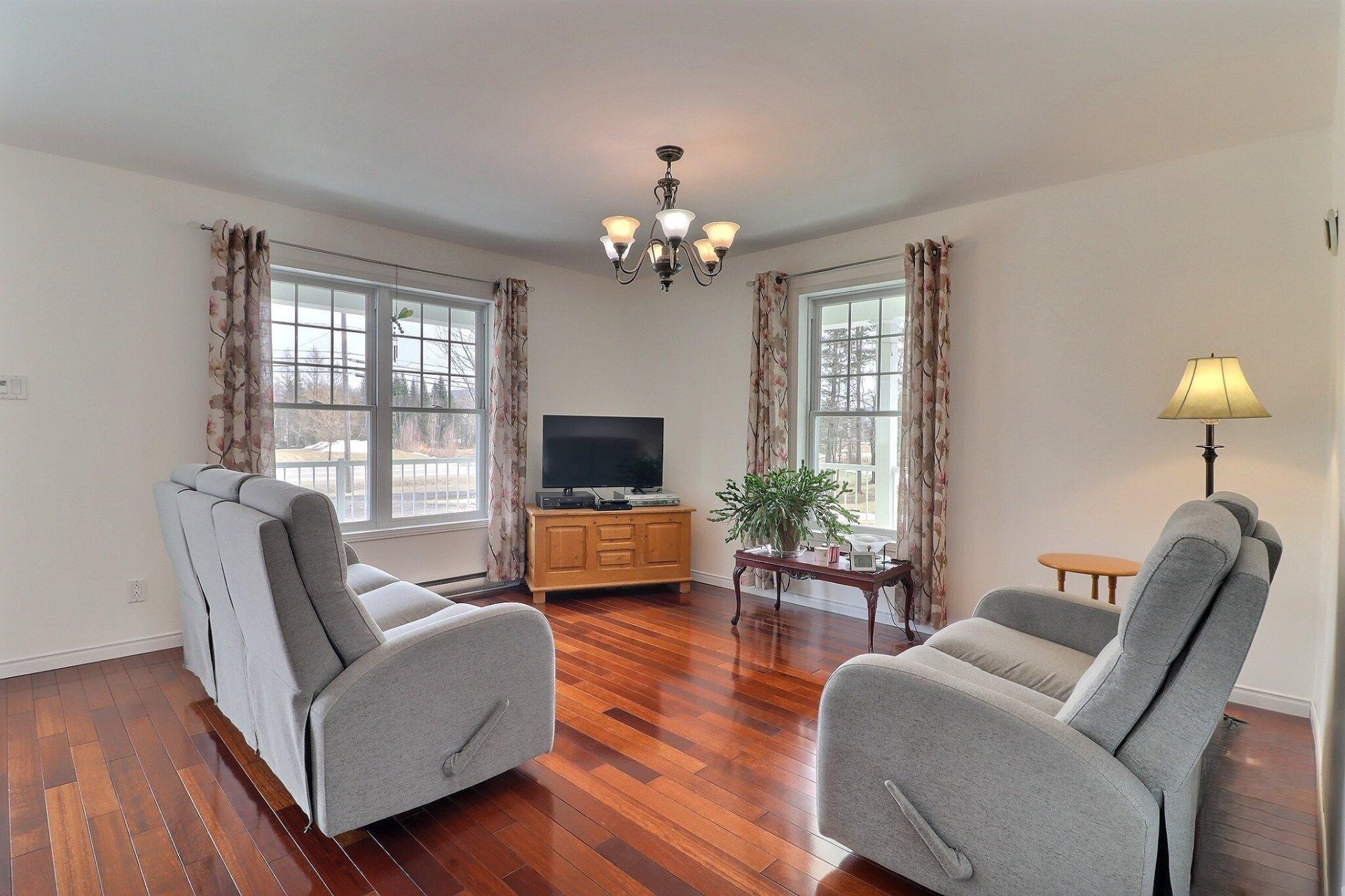 









3411


Route de Fossambault

,
Sainte-Catherine-de-la-Jacques-Cartier,




QC
G3N1R6

