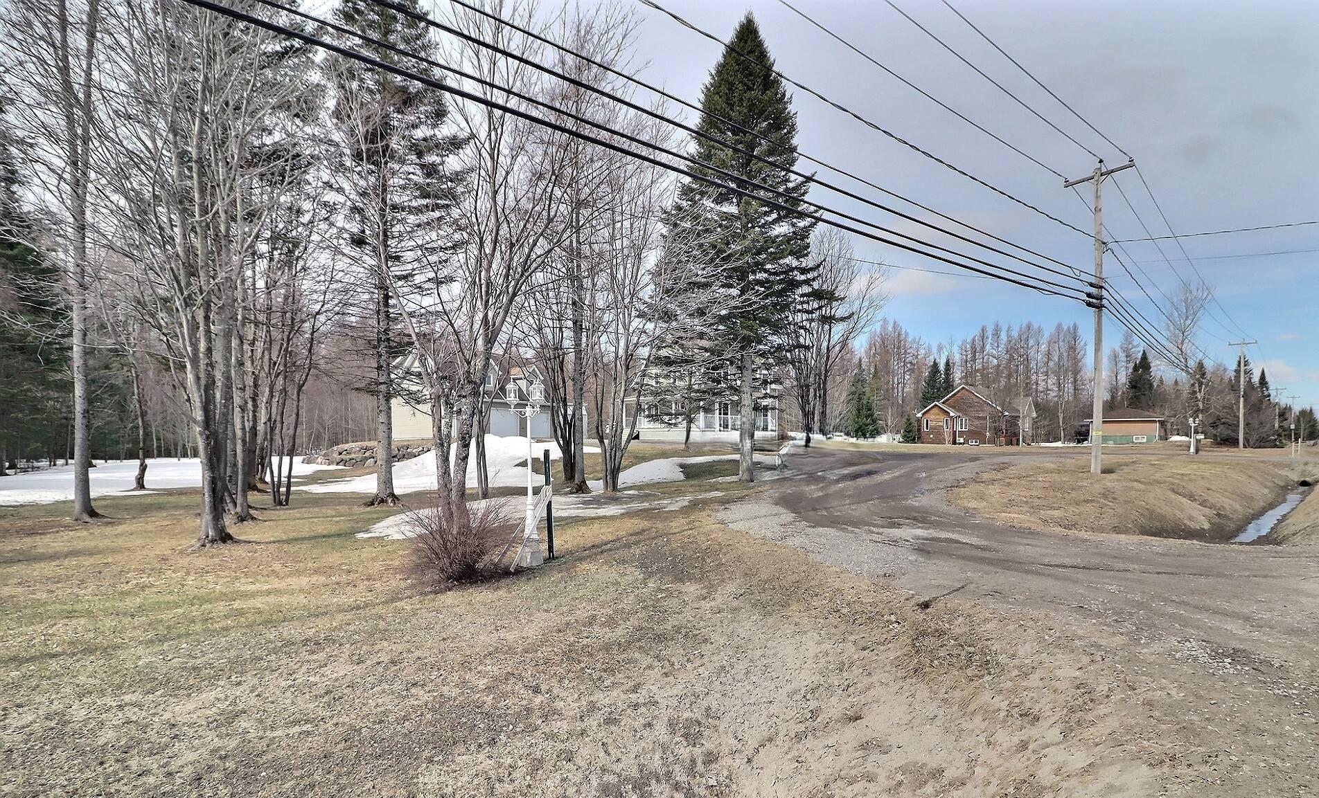 









3411


Route de Fossambault

,
Sainte-Catherine-de-la-Jacques-Cartier,




QC
G3N1R6

