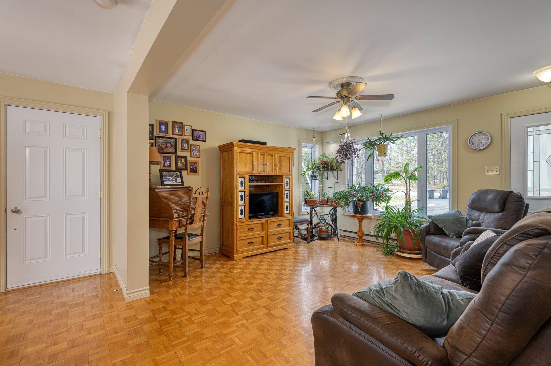 









267


Route 116

,
Acton Vale,




QC
J0H1A0

