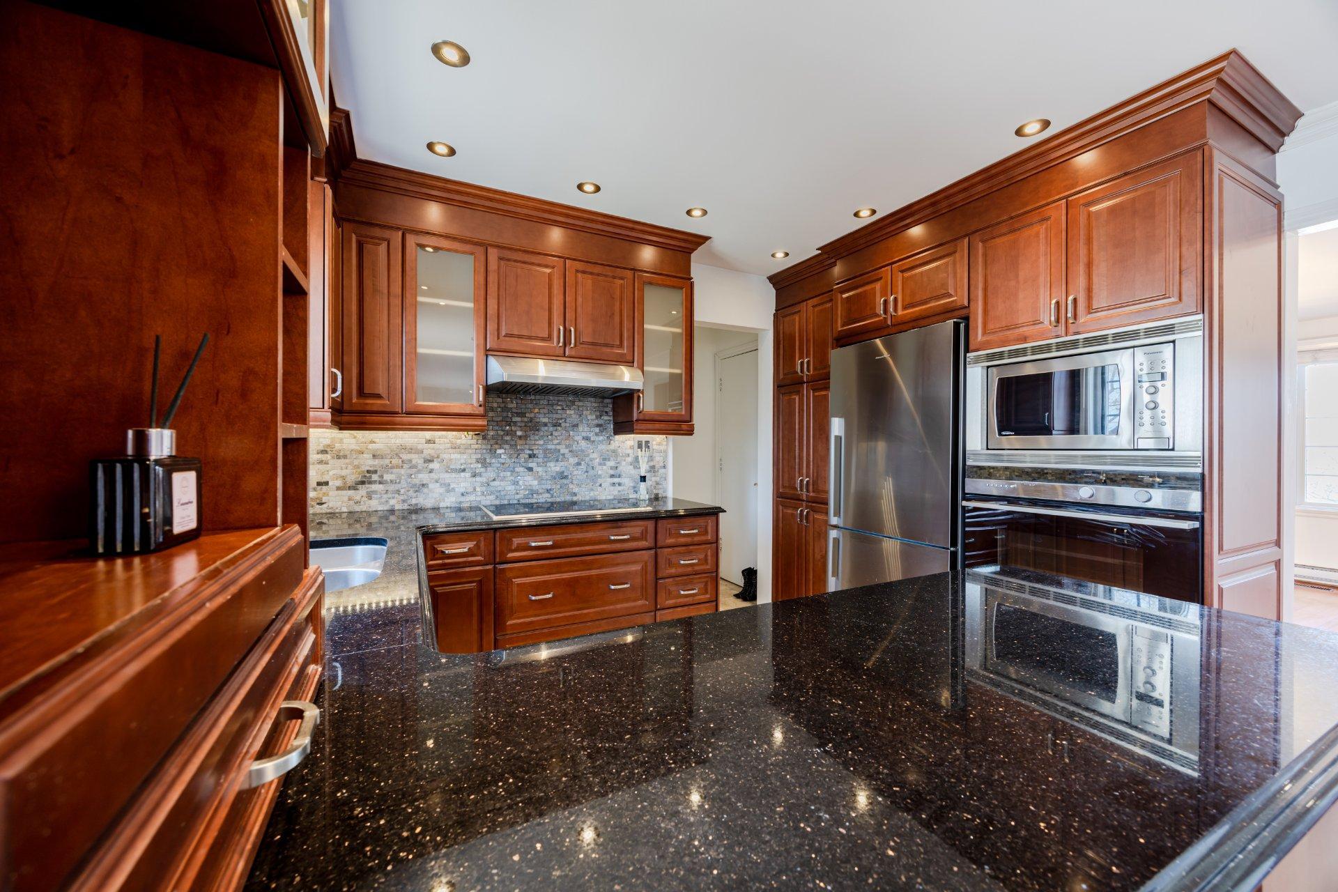 









8280


Av. San-Francisco

,
Brossard,




QC
J4X1Y4

