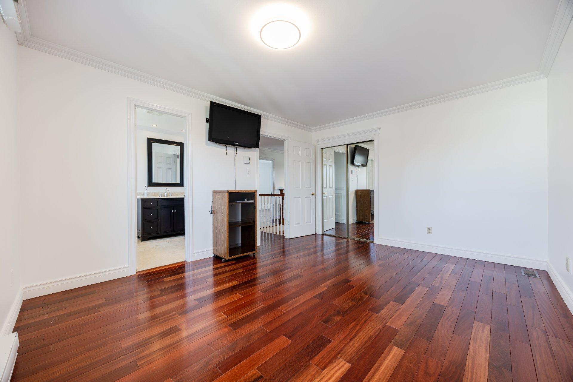 









8280


Av. San-Francisco

,
Brossard,




QC
J4X1Y4

