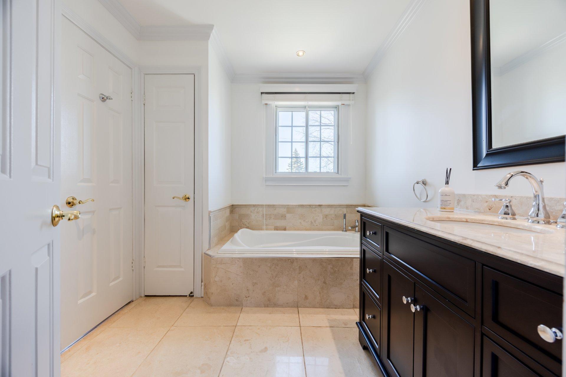 









8280


Av. San-Francisco

,
Brossard,




QC
J4X1Y4

