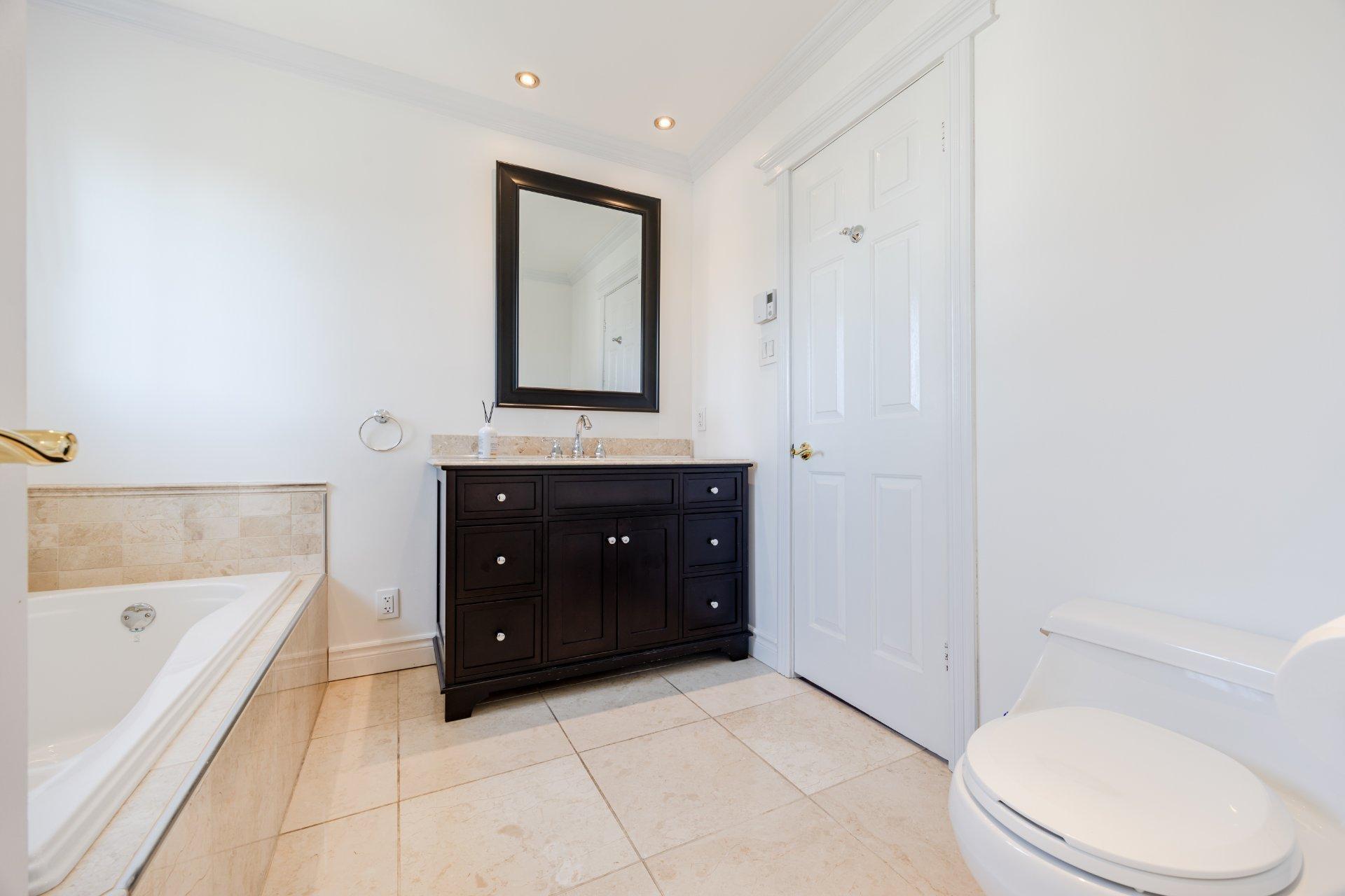 









8280


Av. San-Francisco

,
Brossard,




QC
J4X1Y4

