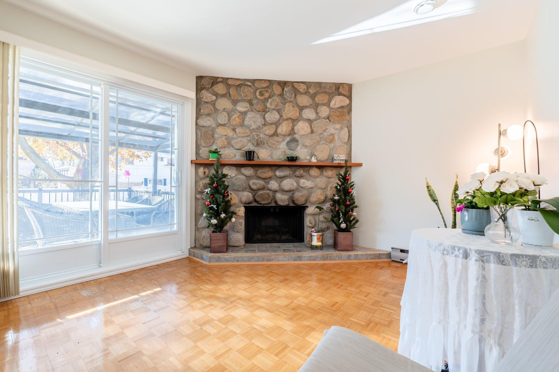 









1675


Crois. Sauvé

,
Brossard,




QC
J4X1L9

