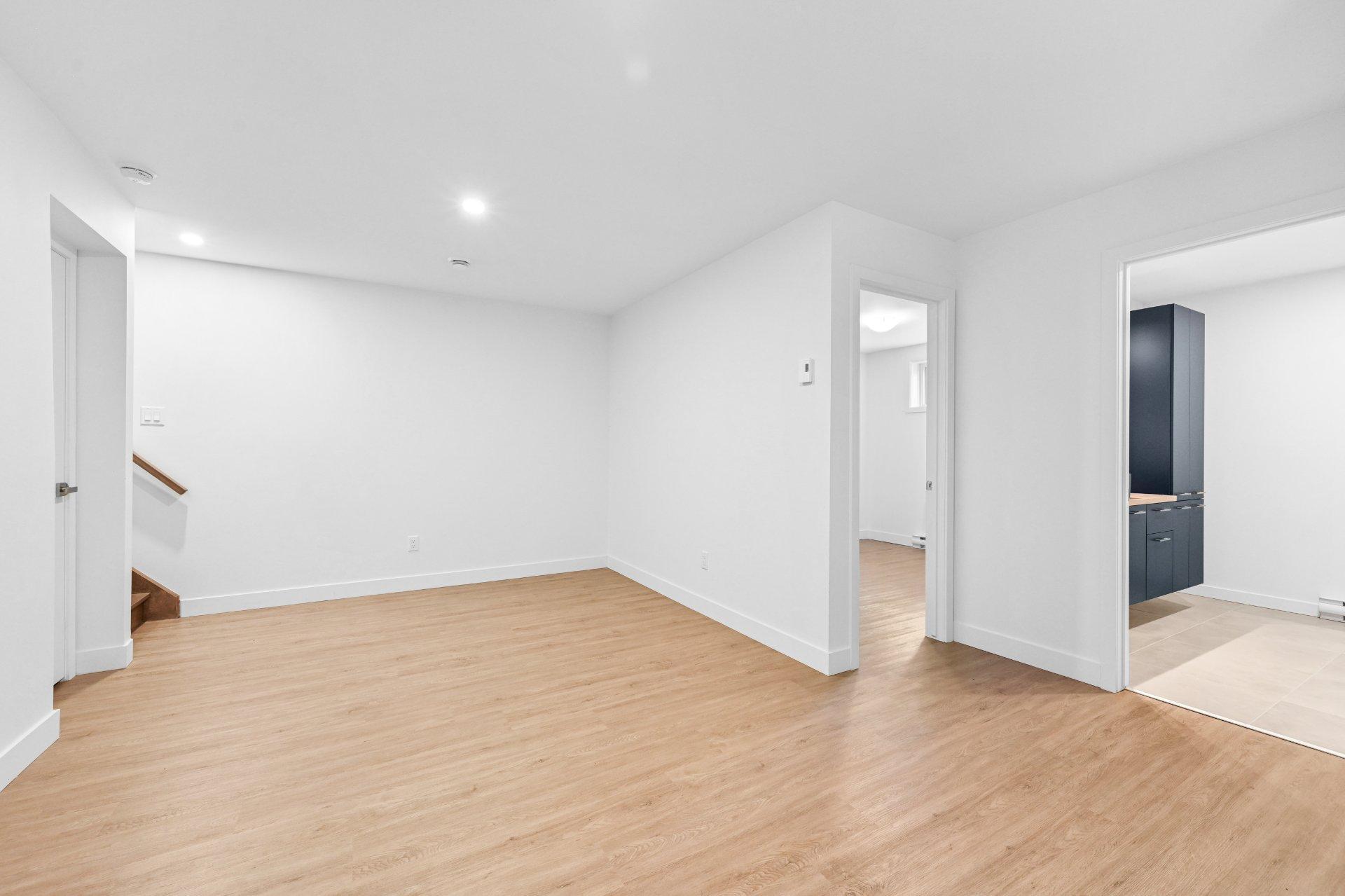 









185


21e Rue O.

,
Venise-en-Québec,




QC
J0J2K0

