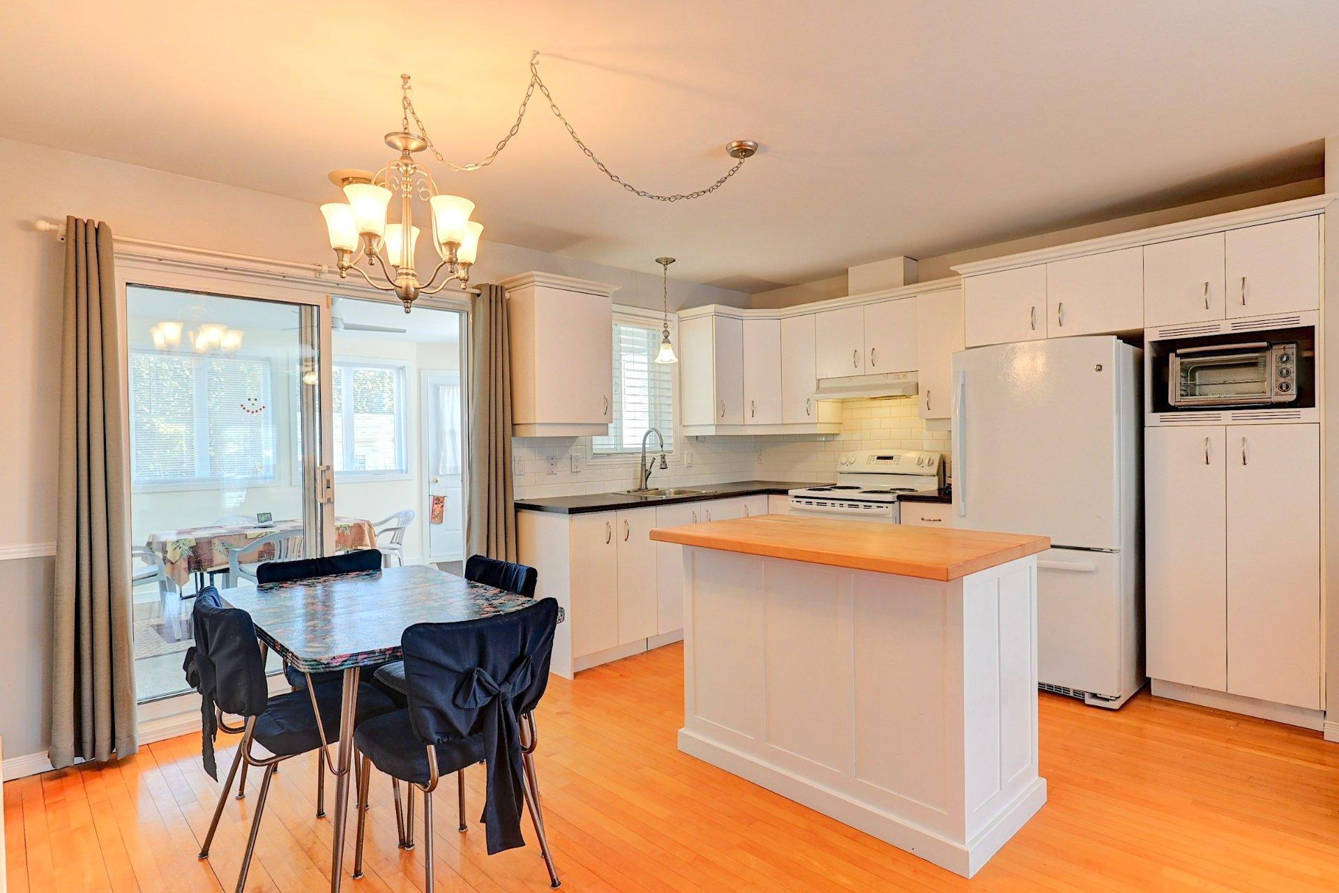 









4306


Rue Marc-Aurèle

,
Sherbrooke (Brompton/Rock Forest/Saint-Élie/Deauville),




QC
J1N4A6

