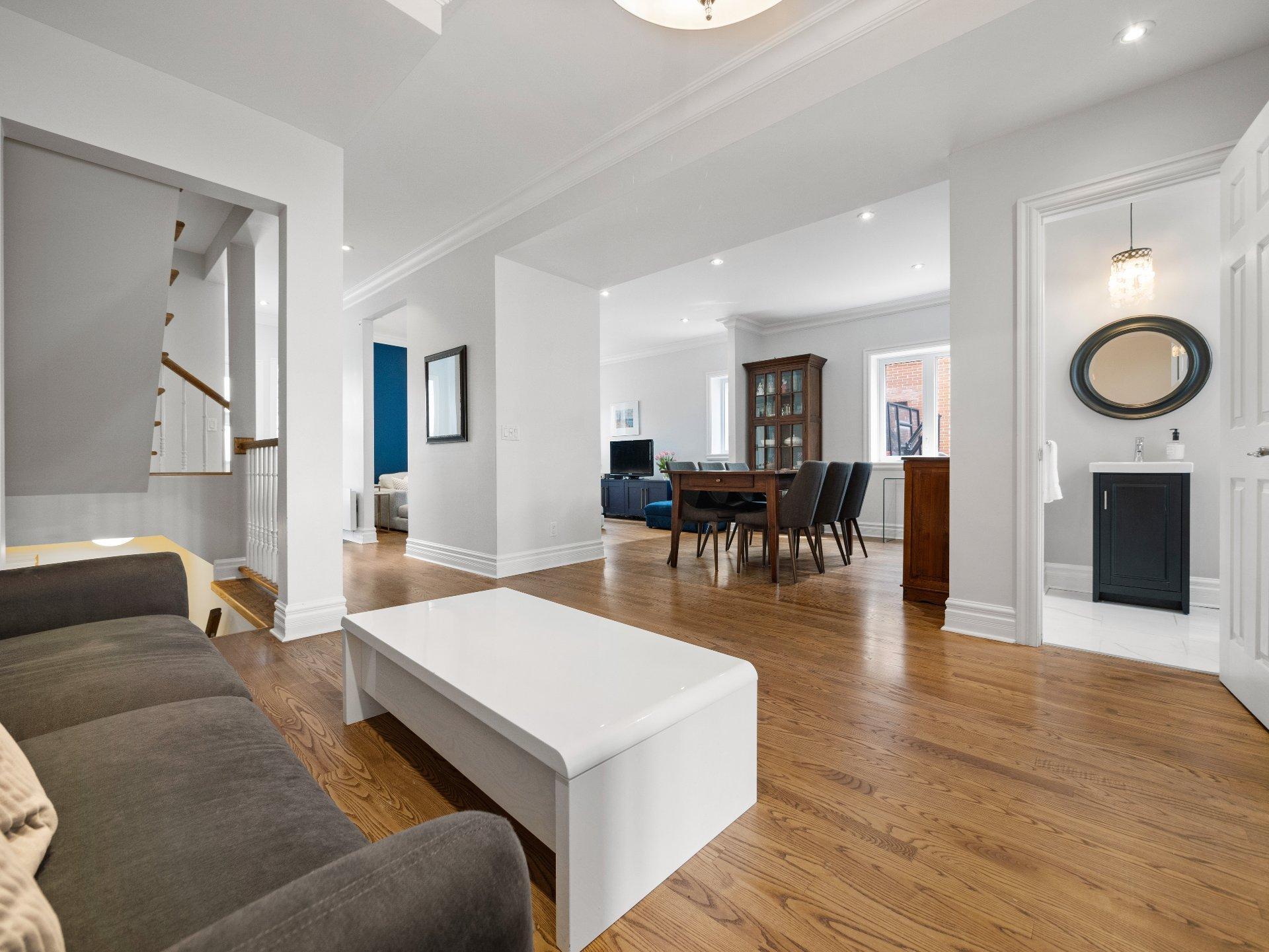 









5524


Av. Clanranald

,
Montréal (Côte-des-Neiges/Notre-Dame-de-Grâce),




QC
H3X2S8

