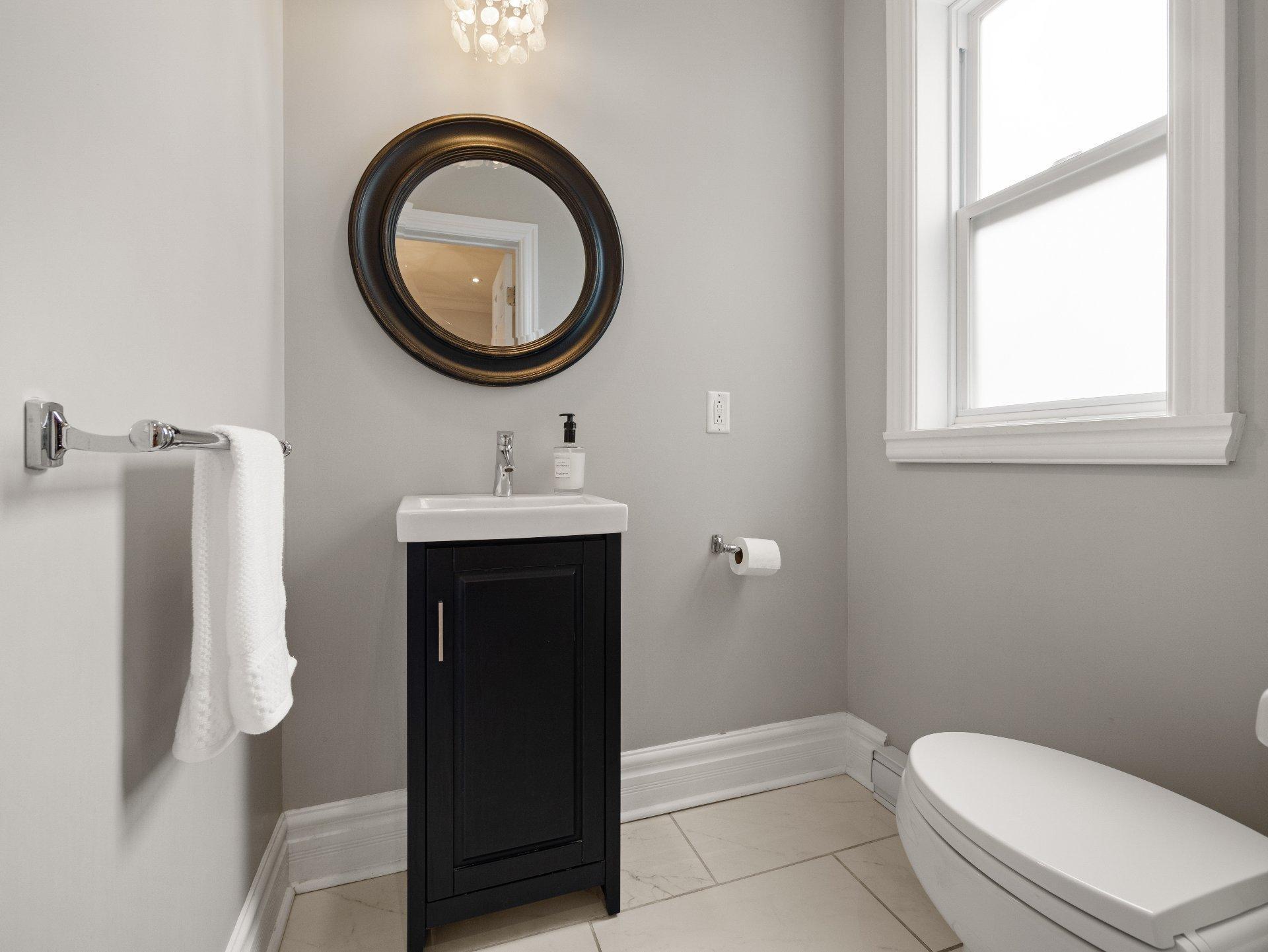 









5524


Av. Clanranald

,
Montréal (Côte-des-Neiges/Notre-Dame-de-Grâce),




QC
H3X2S8

