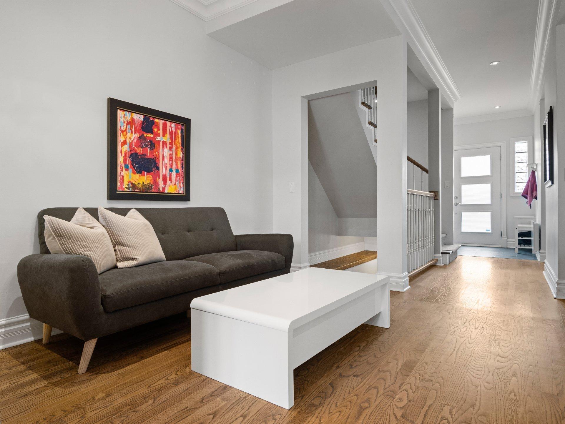 









5524


Av. Clanranald

,
Montréal (Côte-des-Neiges/Notre-Dame-de-Grâce),




QC
H3X2S8


