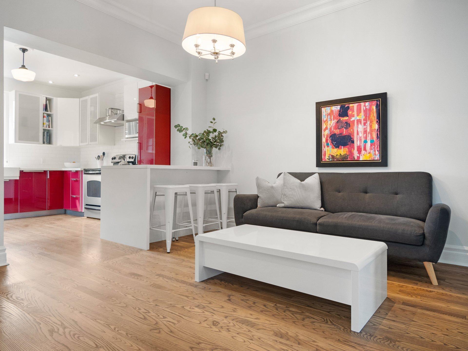 









5524


Av. Clanranald

,
Montréal (Côte-des-Neiges/Notre-Dame-de-Grâce),




QC
H3X2S8

