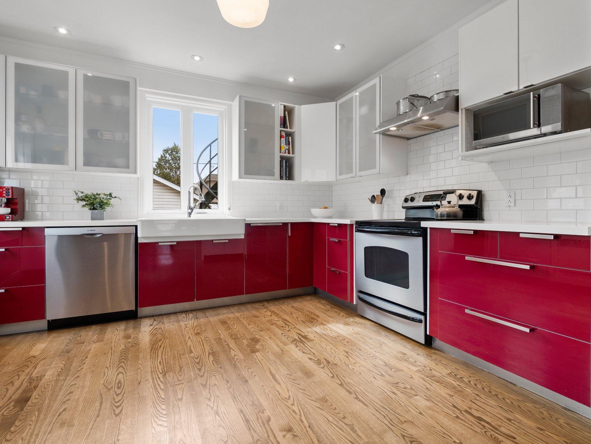 









5524


Av. Clanranald

,
Montréal (Côte-des-Neiges/Notre-Dame-de-Grâce),




QC
H3X2S8

