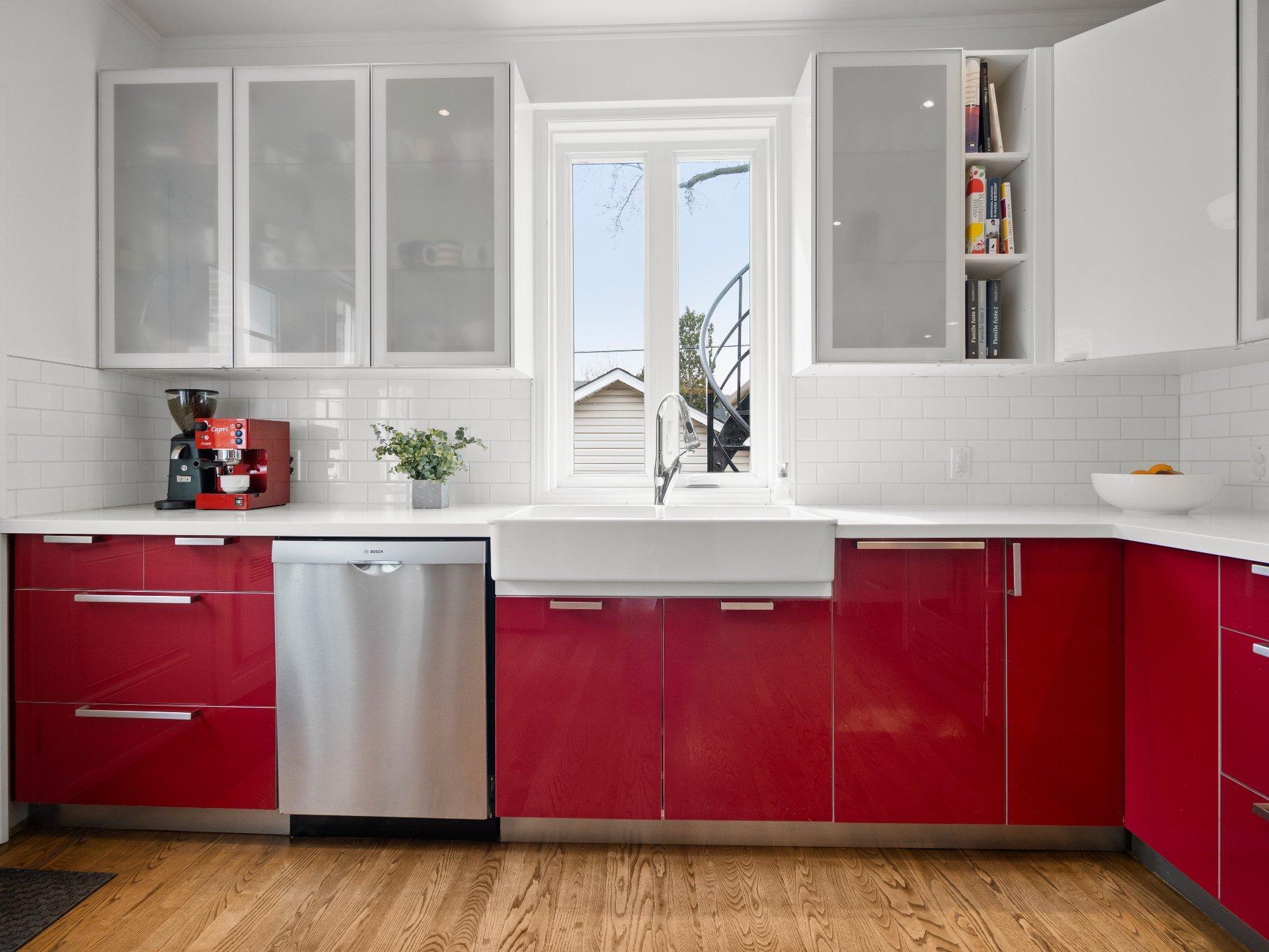 









5524


Av. Clanranald

,
Montréal (Côte-des-Neiges/Notre-Dame-de-Grâce),




QC
H3X2S8


