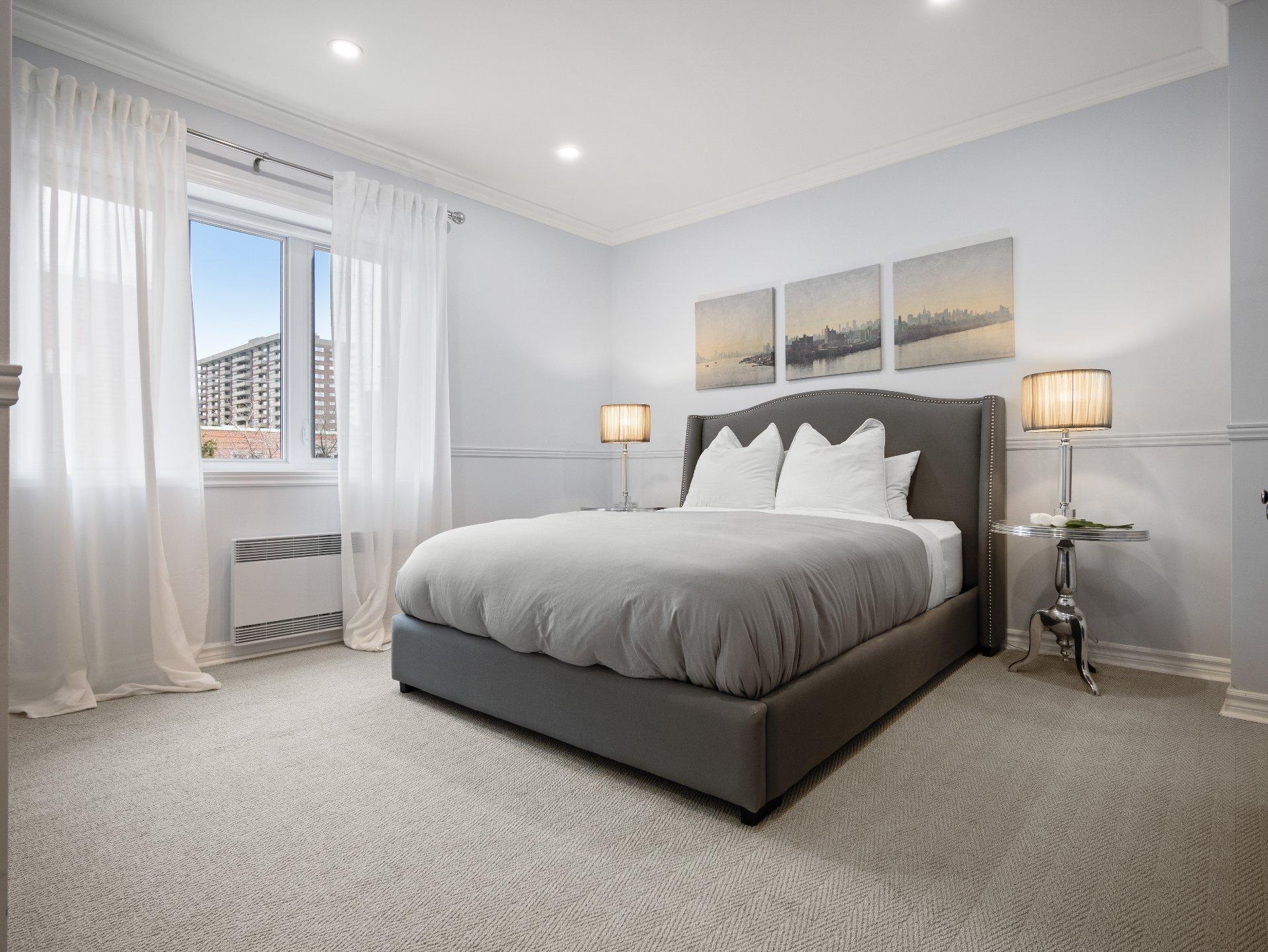 









5524


Av. Clanranald

,
Montréal (Côte-des-Neiges/Notre-Dame-de-Grâce),




QC
H3X2S8

