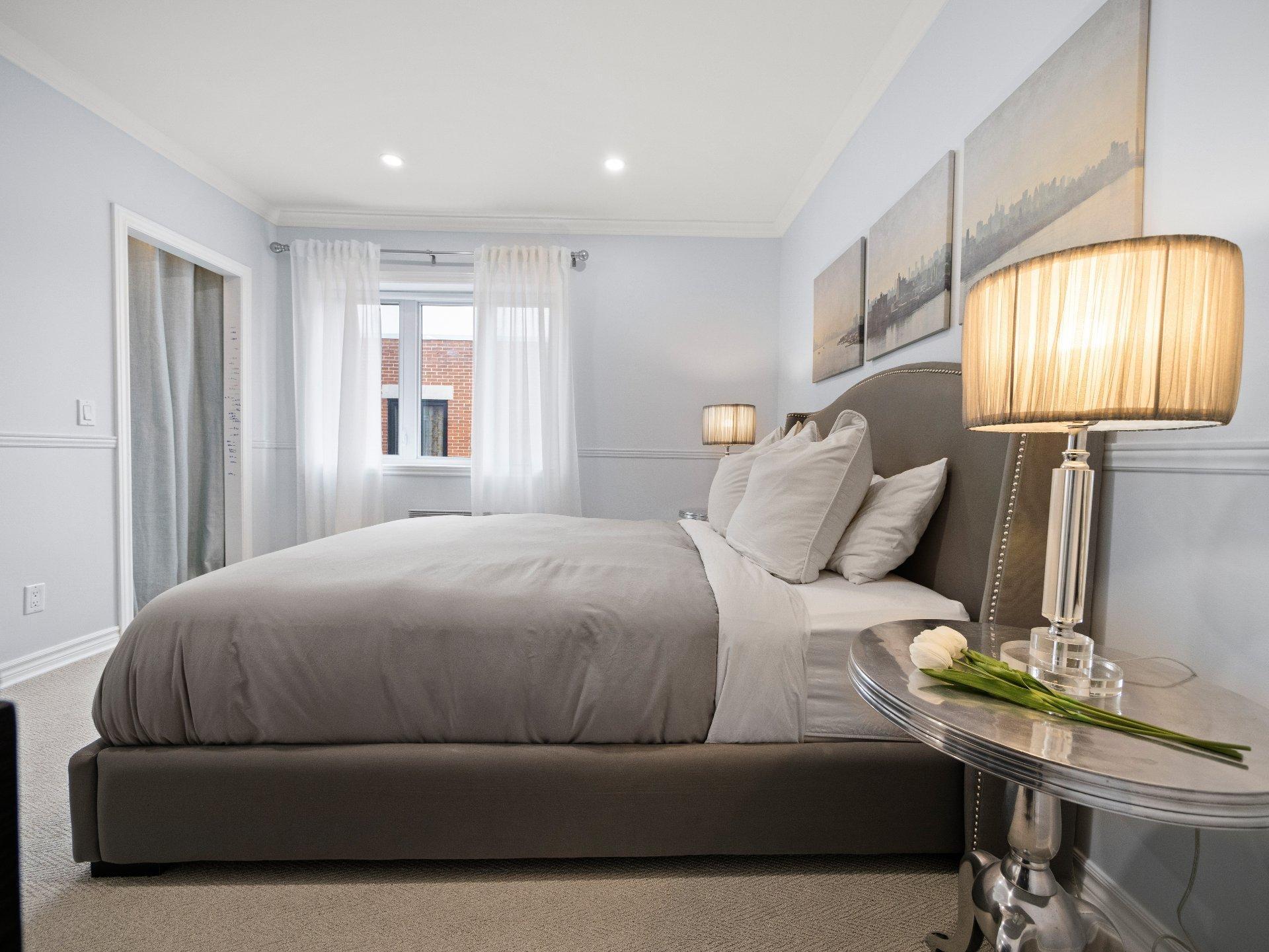 









5524


Av. Clanranald

,
Montréal (Côte-des-Neiges/Notre-Dame-de-Grâce),




QC
H3X2S8

