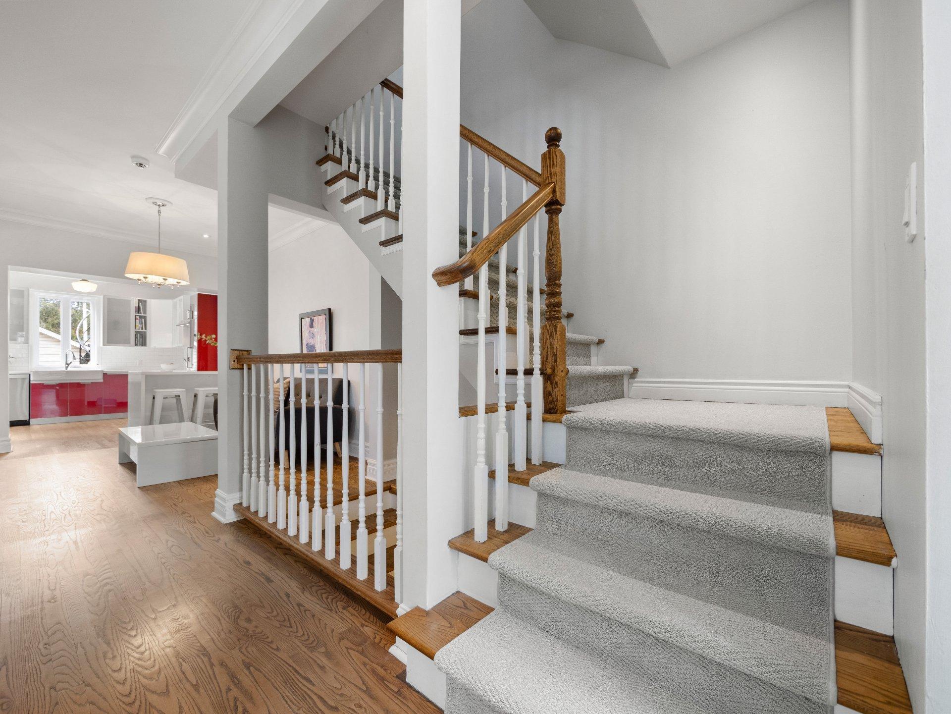 









5524


Av. Clanranald

,
Montréal (Côte-des-Neiges/Notre-Dame-de-Grâce),




QC
H3X2S8

