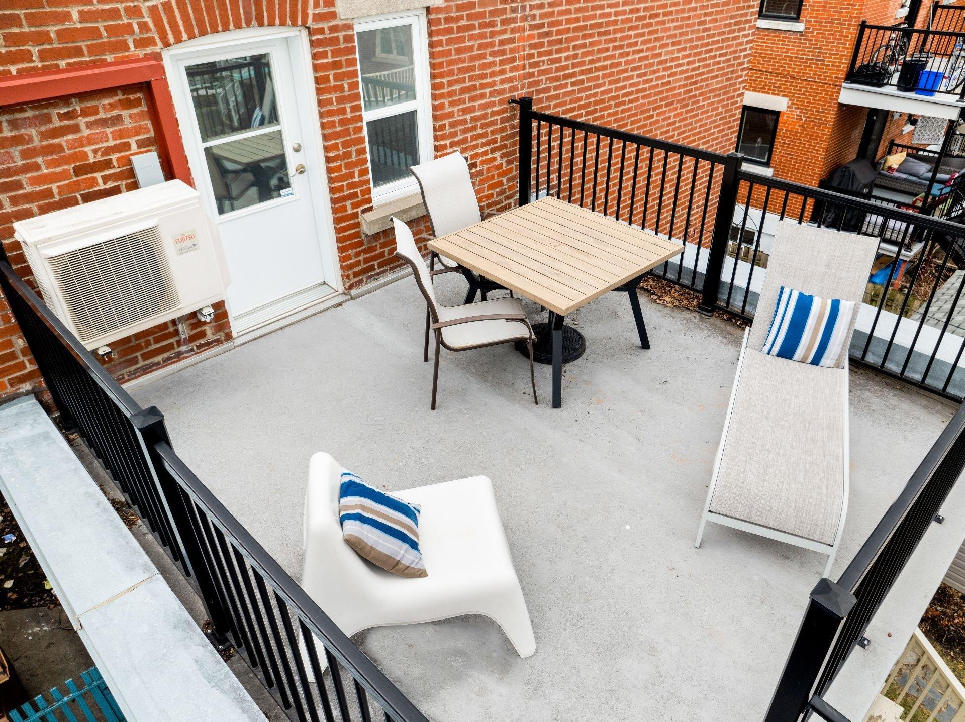 









5524


Av. Clanranald

,
Montréal (Côte-des-Neiges/Notre-Dame-de-Grâce),




QC
H3X2S8

