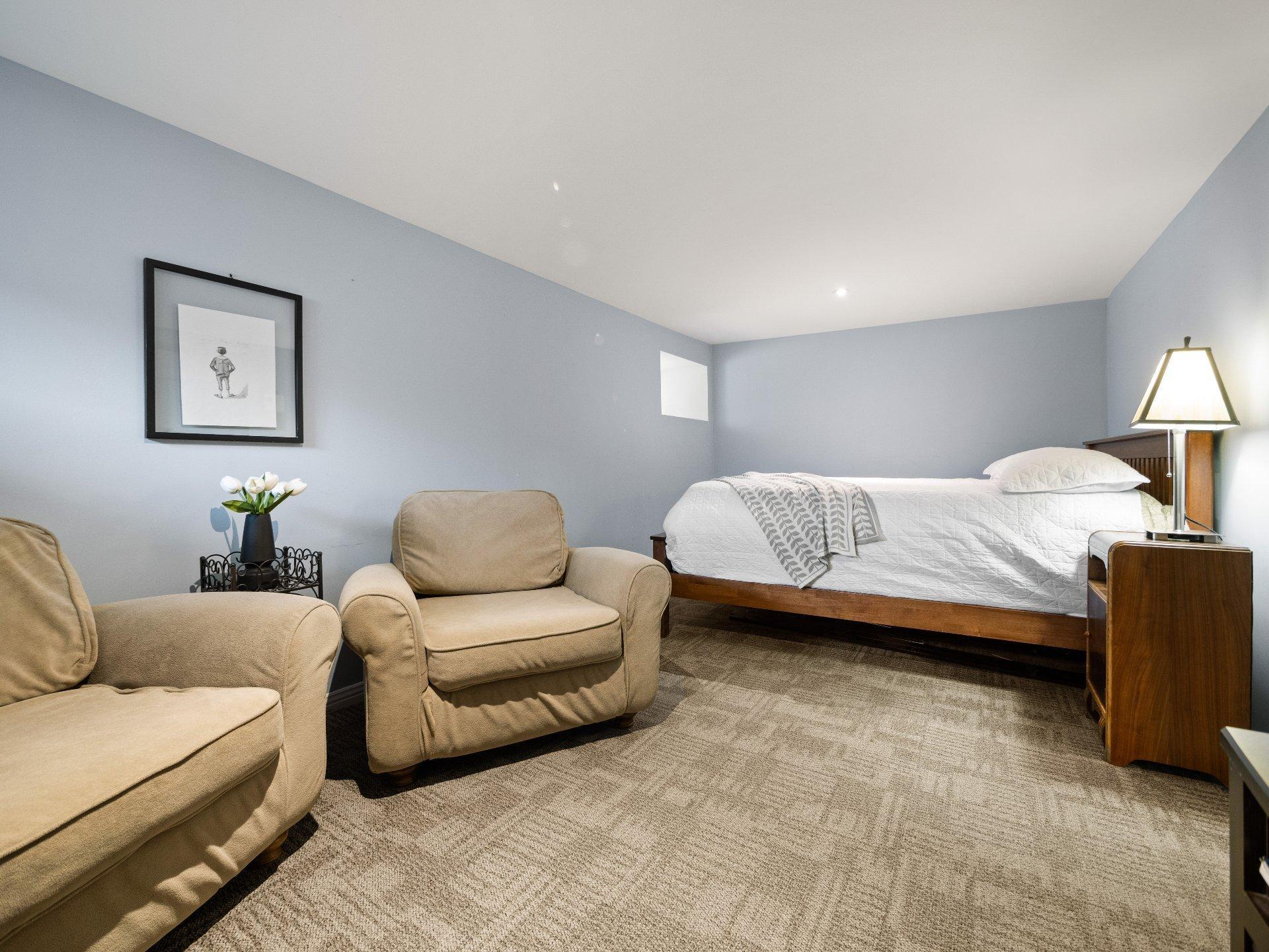 









5524


Av. Clanranald

,
Montréal (Côte-des-Neiges/Notre-Dame-de-Grâce),




QC
H3X2S8

