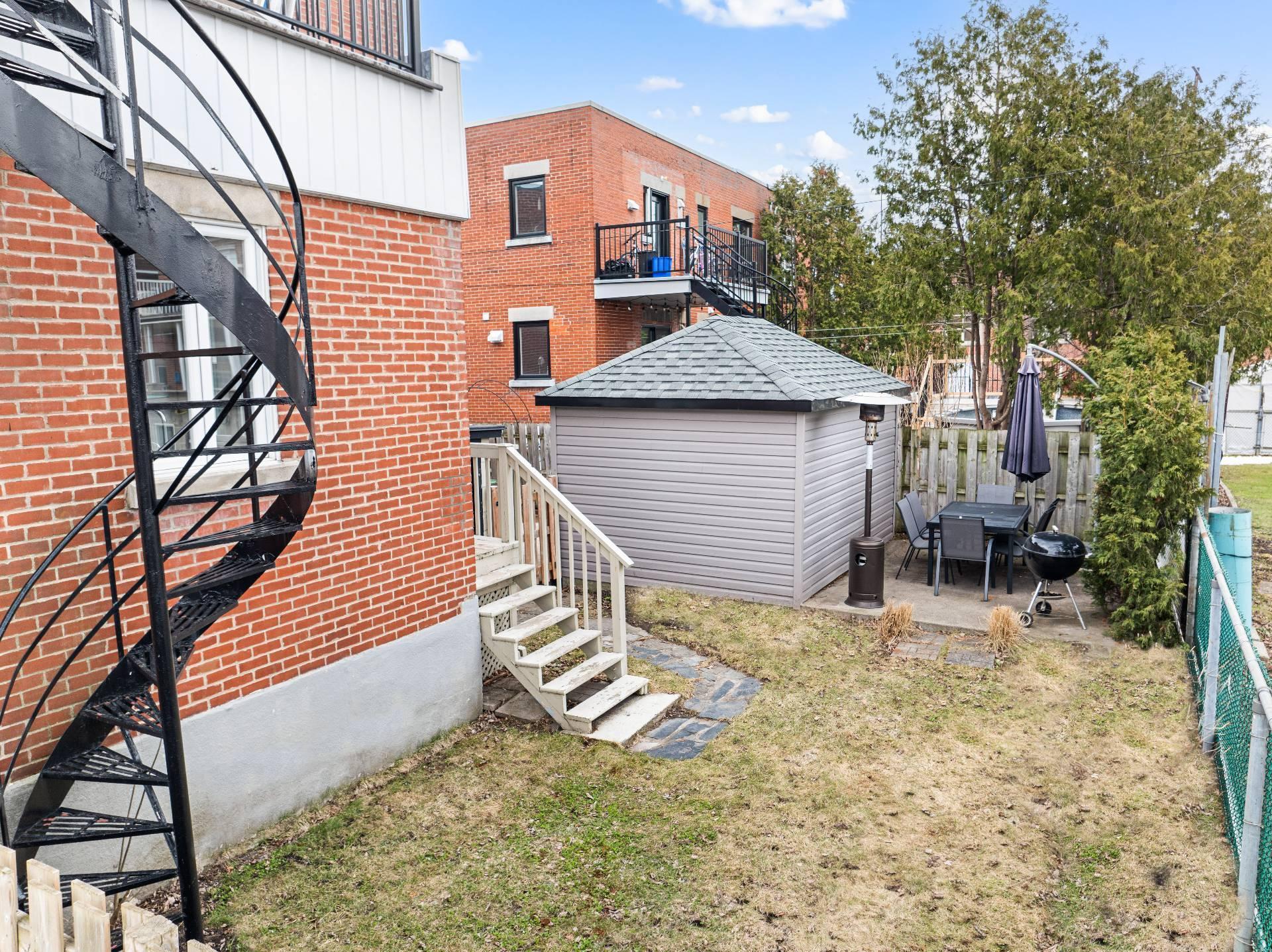 









5524


Av. Clanranald

,
Montréal (Côte-des-Neiges/Notre-Dame-de-Grâce),




QC
H3X2S8

