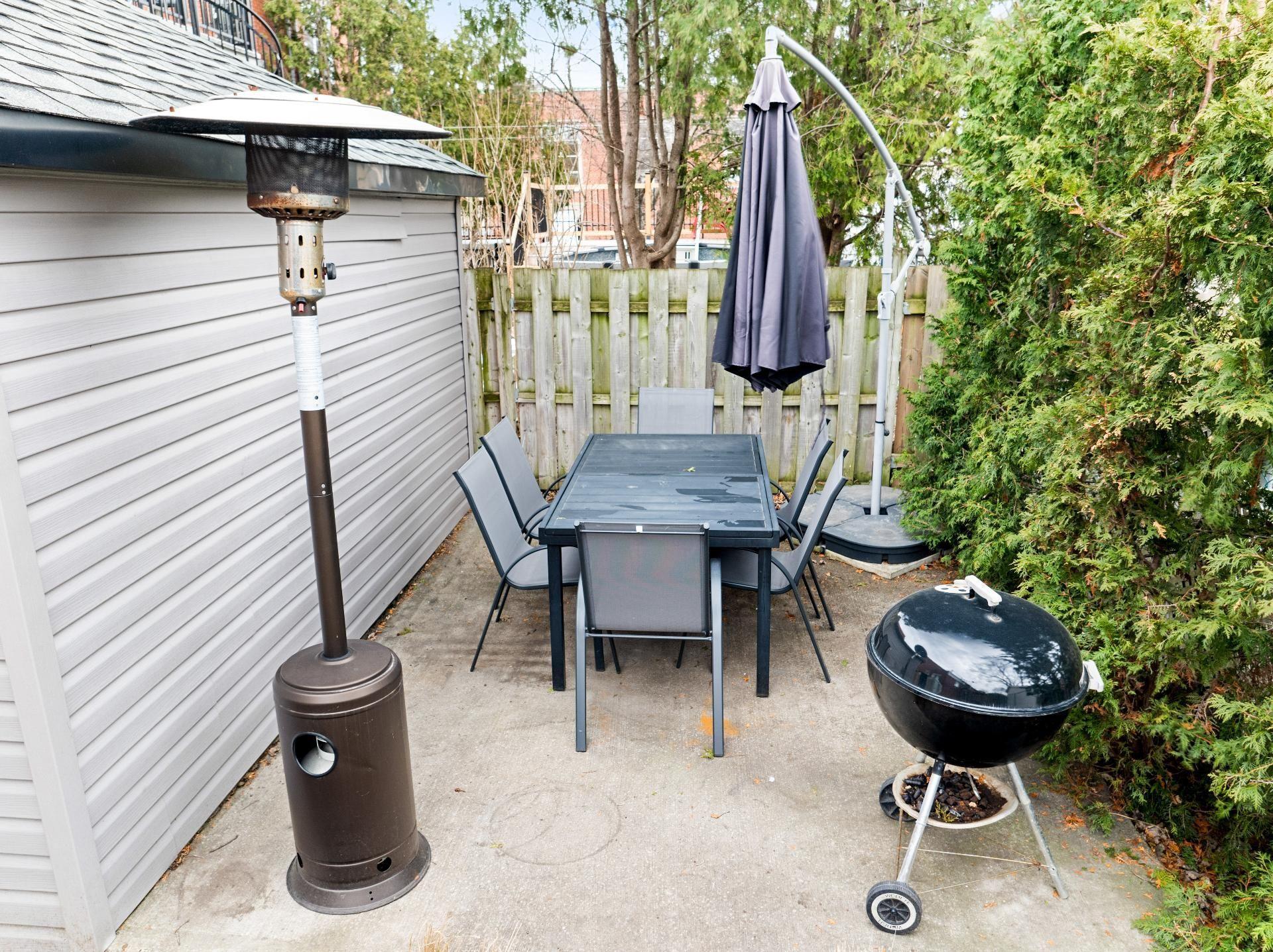 









5524


Av. Clanranald

,
Montréal (Côte-des-Neiges/Notre-Dame-de-Grâce),




QC
H3X2S8

