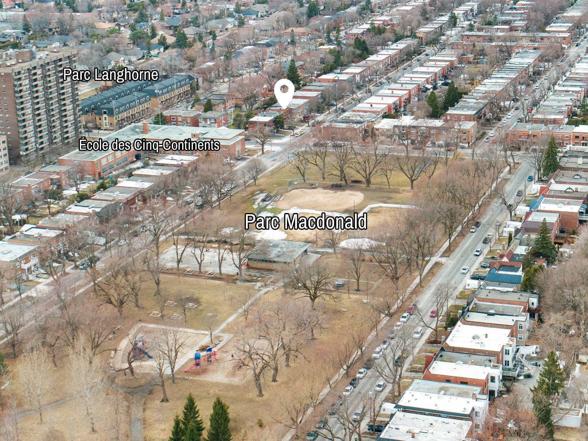 









5524


Av. Clanranald

,
Montréal (Côte-des-Neiges/Notre-Dame-de-Grâce),




QC
H3X2S8

