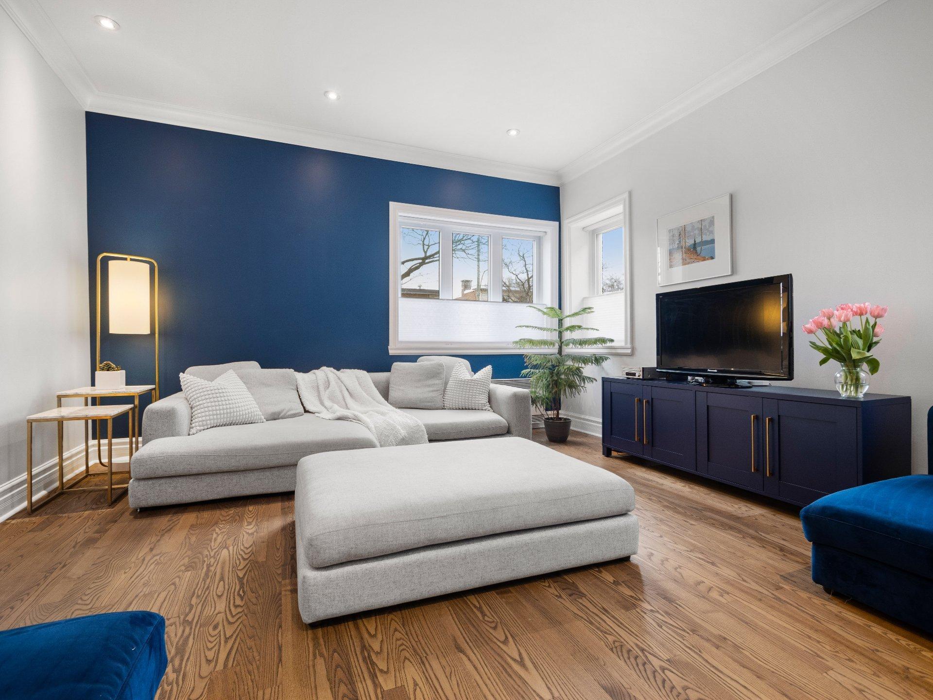 









5524


Av. Clanranald

,
Montréal (Côte-des-Neiges/Notre-Dame-de-Grâce),




QC
H3X2S8


