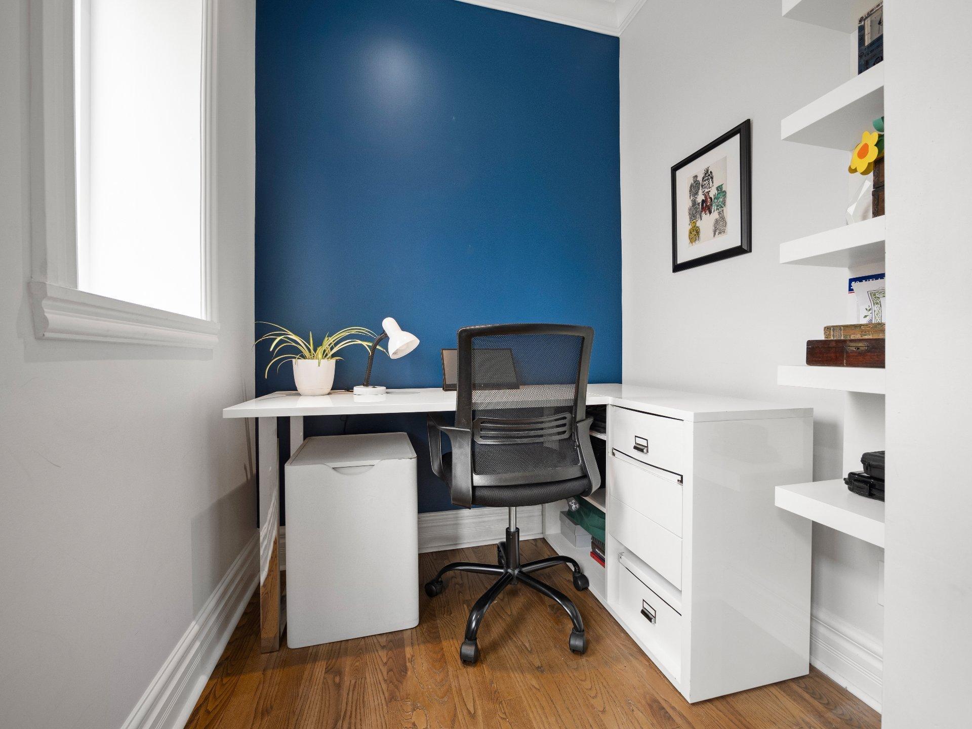 









5524


Av. Clanranald

,
Montréal (Côte-des-Neiges/Notre-Dame-de-Grâce),




QC
H3X2S8


