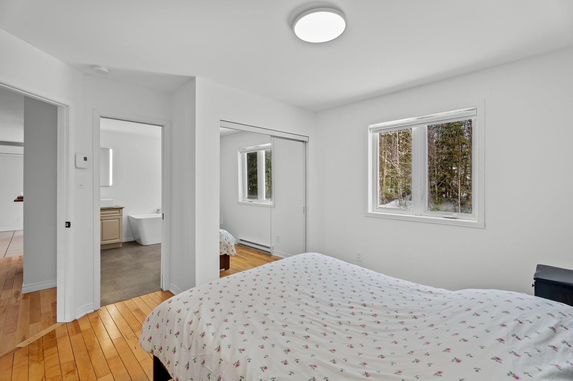 









166


Rue L.-J.-Papineau

,
Saint-Adolphe-d'Howard,




QC
J0T2B0

