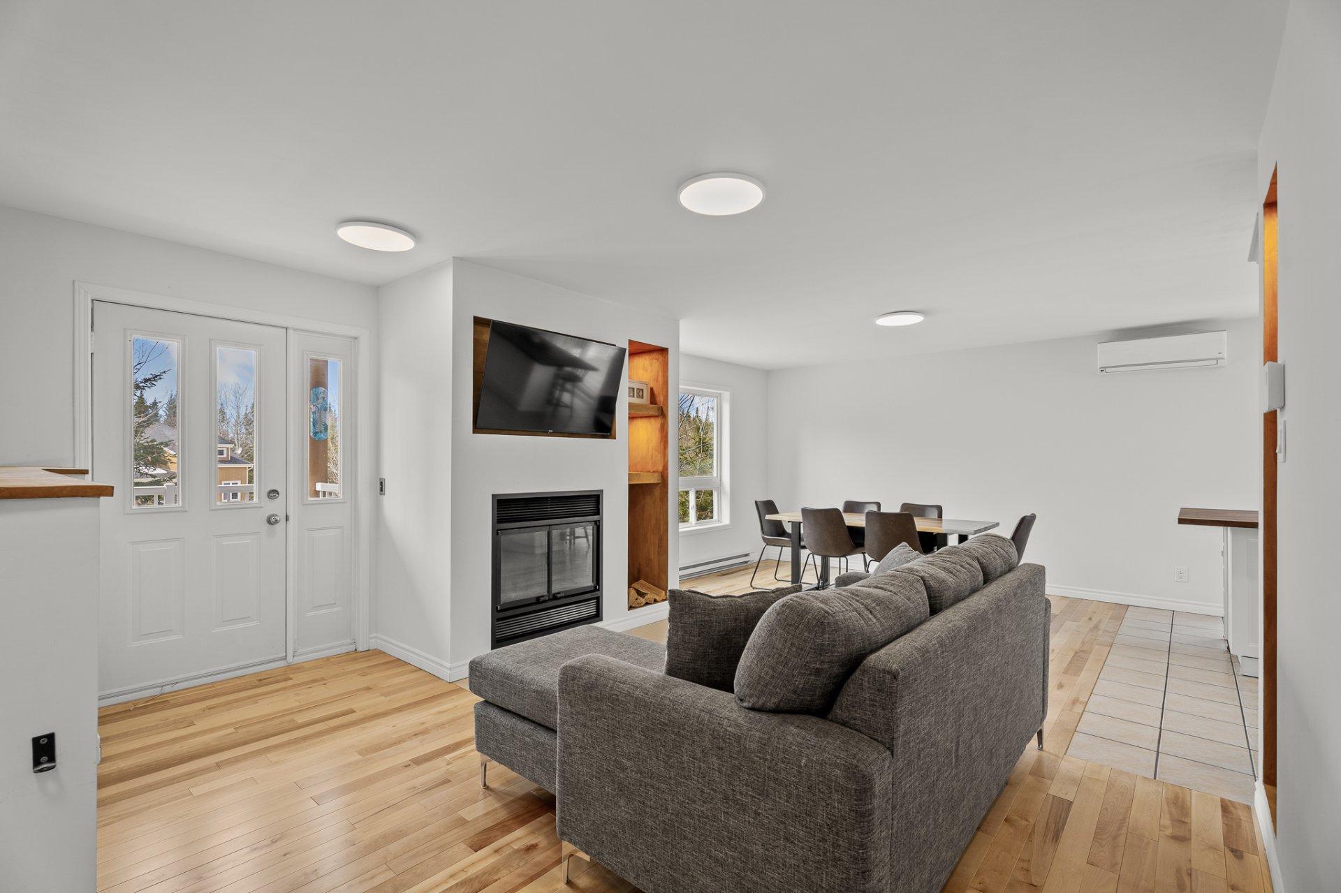 









166


Rue L.-J.-Papineau

,
Saint-Adolphe-d'Howard,




QC
J0T2B0

