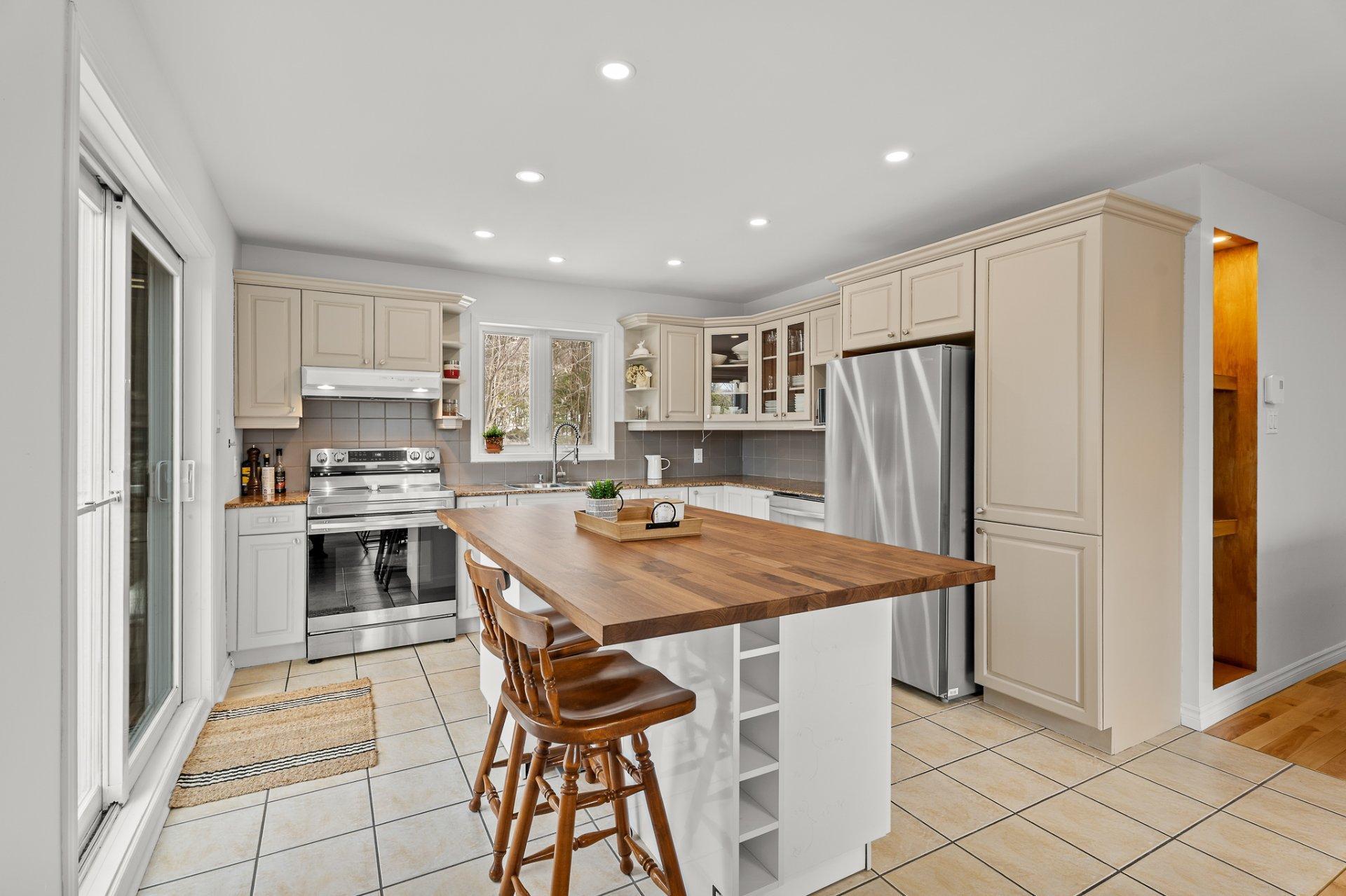 









166


Rue L.-J.-Papineau

,
Saint-Adolphe-d'Howard,




QC
J0T2B0

