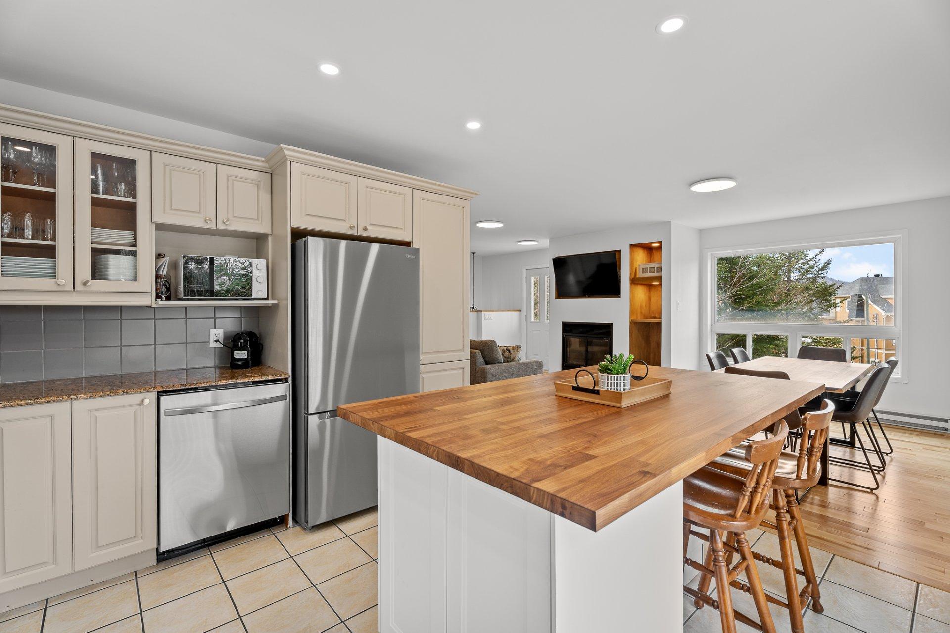 









166


Rue L.-J.-Papineau

,
Saint-Adolphe-d'Howard,




QC
J0T2B0

