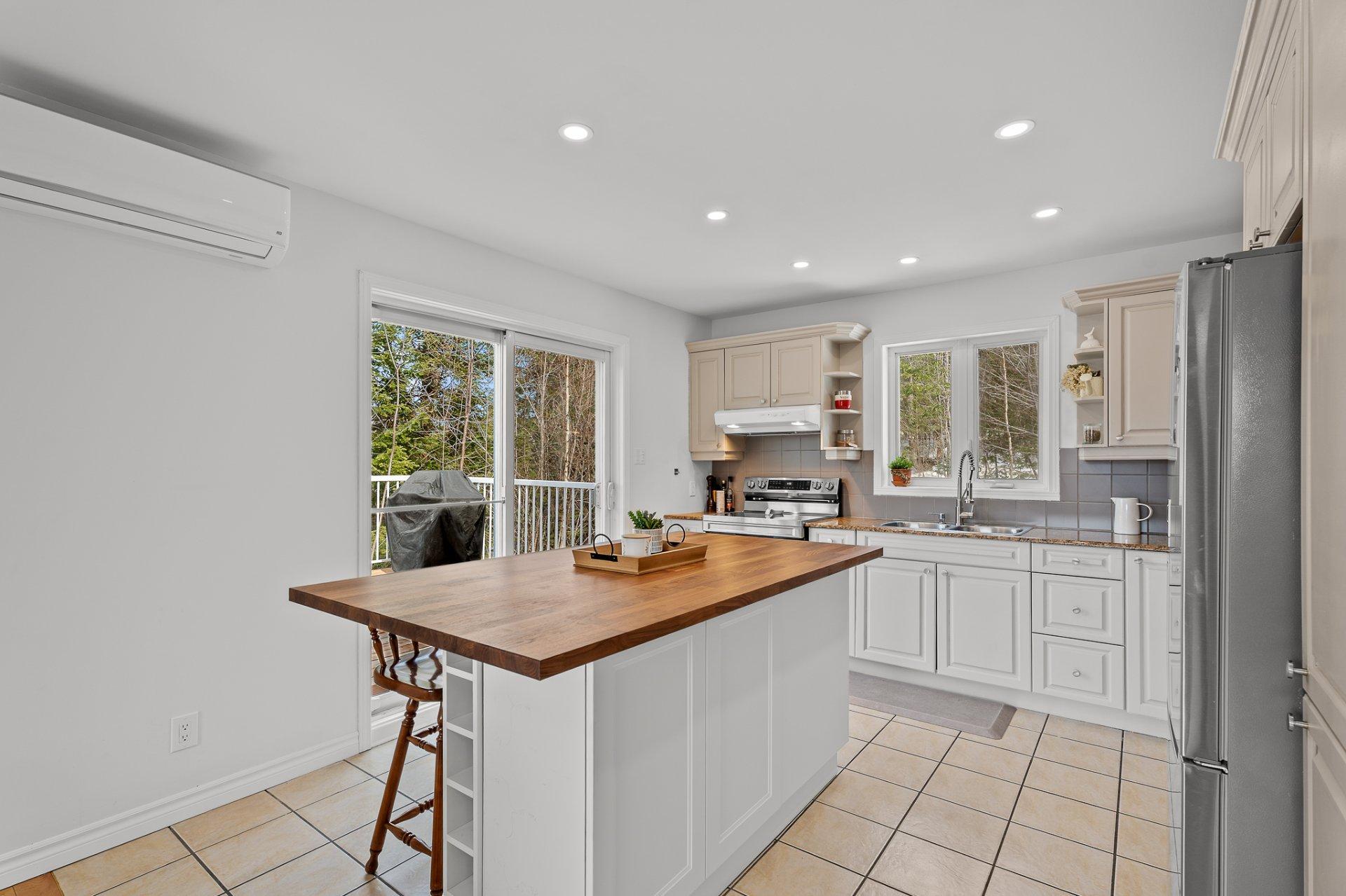 









166


Rue L.-J.-Papineau

,
Saint-Adolphe-d'Howard,




QC
J0T2B0

