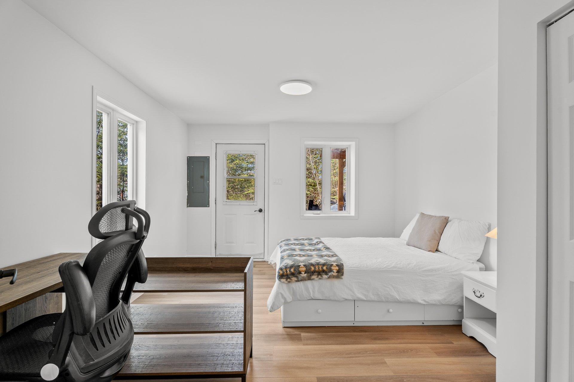 









166


Rue L.-J.-Papineau

,
Saint-Adolphe-d'Howard,




QC
J0T2B0

