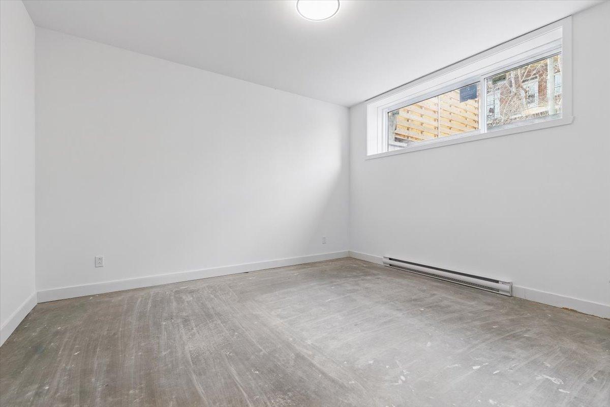 









8626

 - 8628


Av. De Chateaubriand

,
Montréal (Villeray/Saint-Michel/Parc-Extension),




QC
H2S0A5

