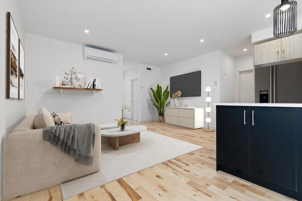 









8626

 - 8628


Av. De Chateaubriand

,
Montréal (Villeray/Saint-Michel/Parc-Extension),




QC
H2S0A5

