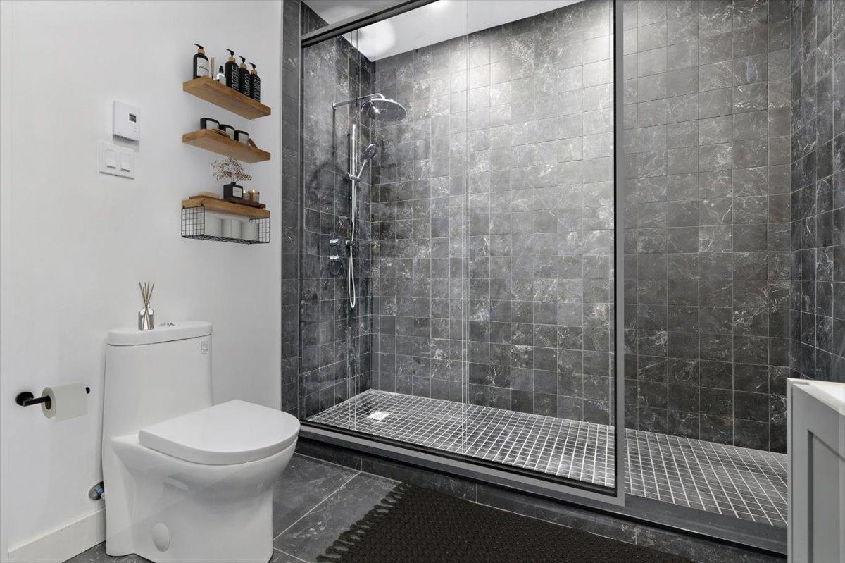 









8626

 - 8628


Av. De Chateaubriand

,
Montréal (Villeray/Saint-Michel/Parc-Extension),




QC
H2S0A5


