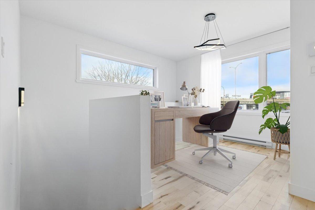 









8626

 - 8628


Av. De Chateaubriand

,
Montréal (Villeray/Saint-Michel/Parc-Extension),




QC
H2S0A5

