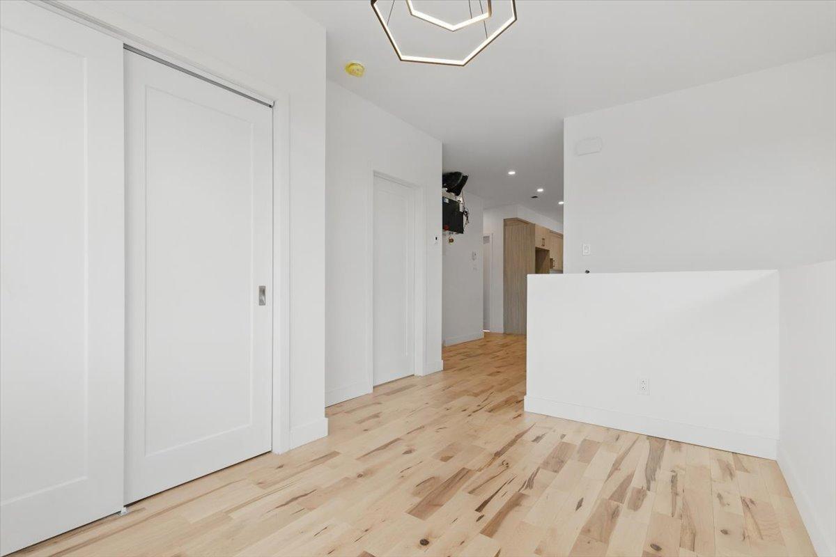 









8626

 - 8628


Av. De Chateaubriand

,
Montréal (Villeray/Saint-Michel/Parc-Extension),




QC
H2S0A5

