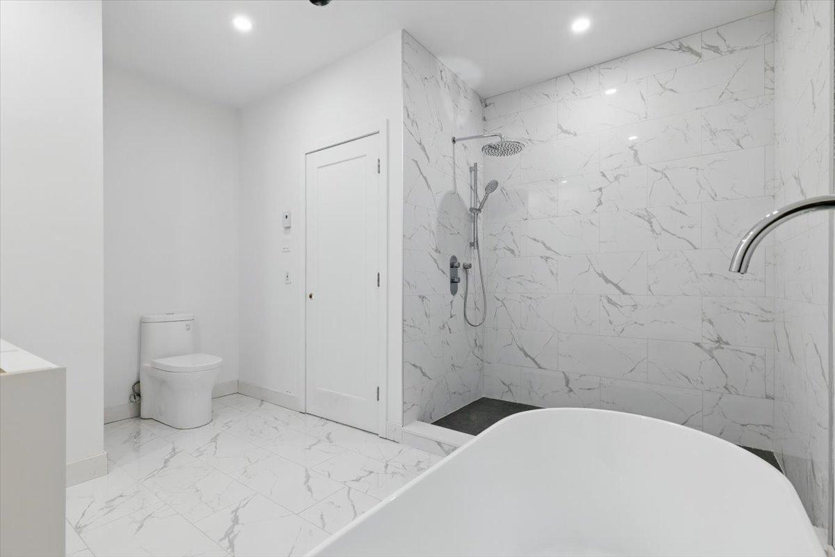 









8626

 - 8628


Av. De Chateaubriand

,
Montréal (Villeray/Saint-Michel/Parc-Extension),




QC
H2S0A5

