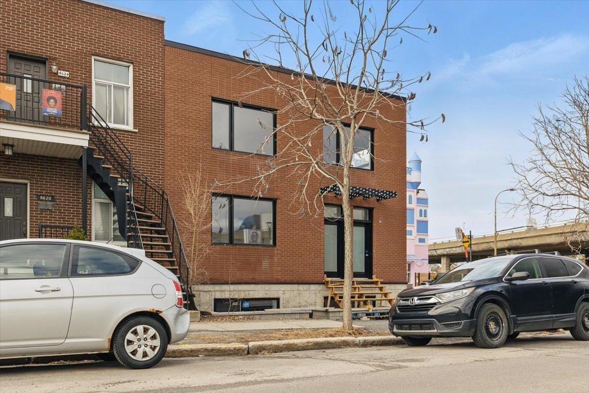 









8626

 - 8628


Av. De Chateaubriand

,
Montréal (Villeray/Saint-Michel/Parc-Extension),




QC
H2S0A5


