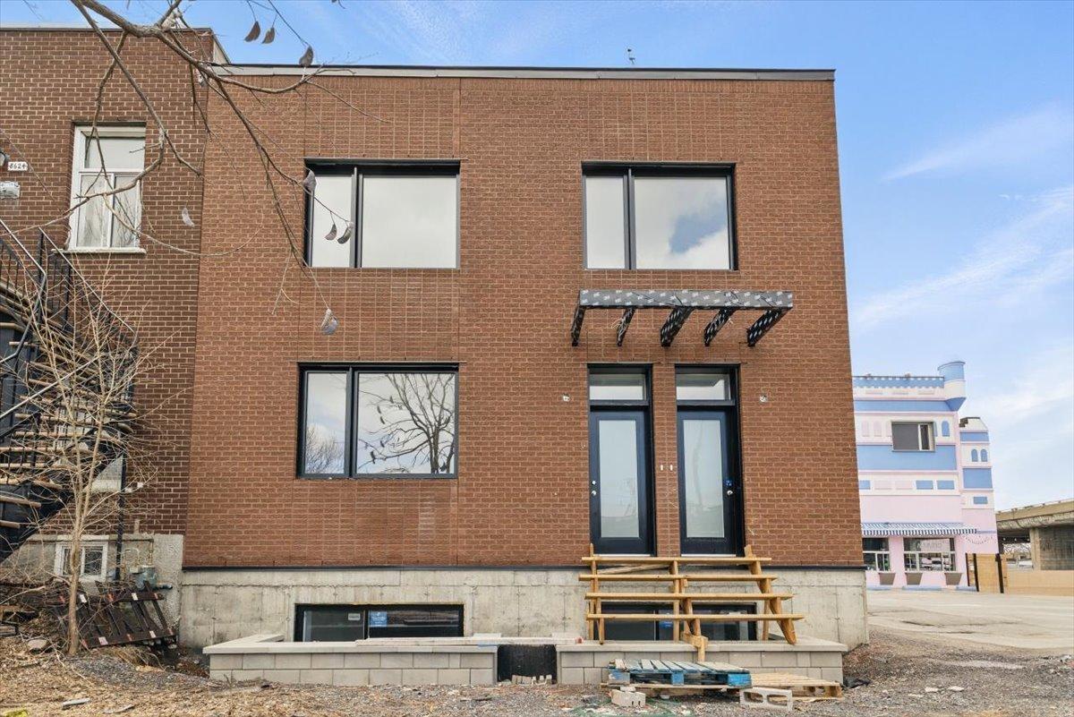 









8626

 - 8628


Av. De Chateaubriand

,
Montréal (Villeray/Saint-Michel/Parc-Extension),




QC
H2S0A5

