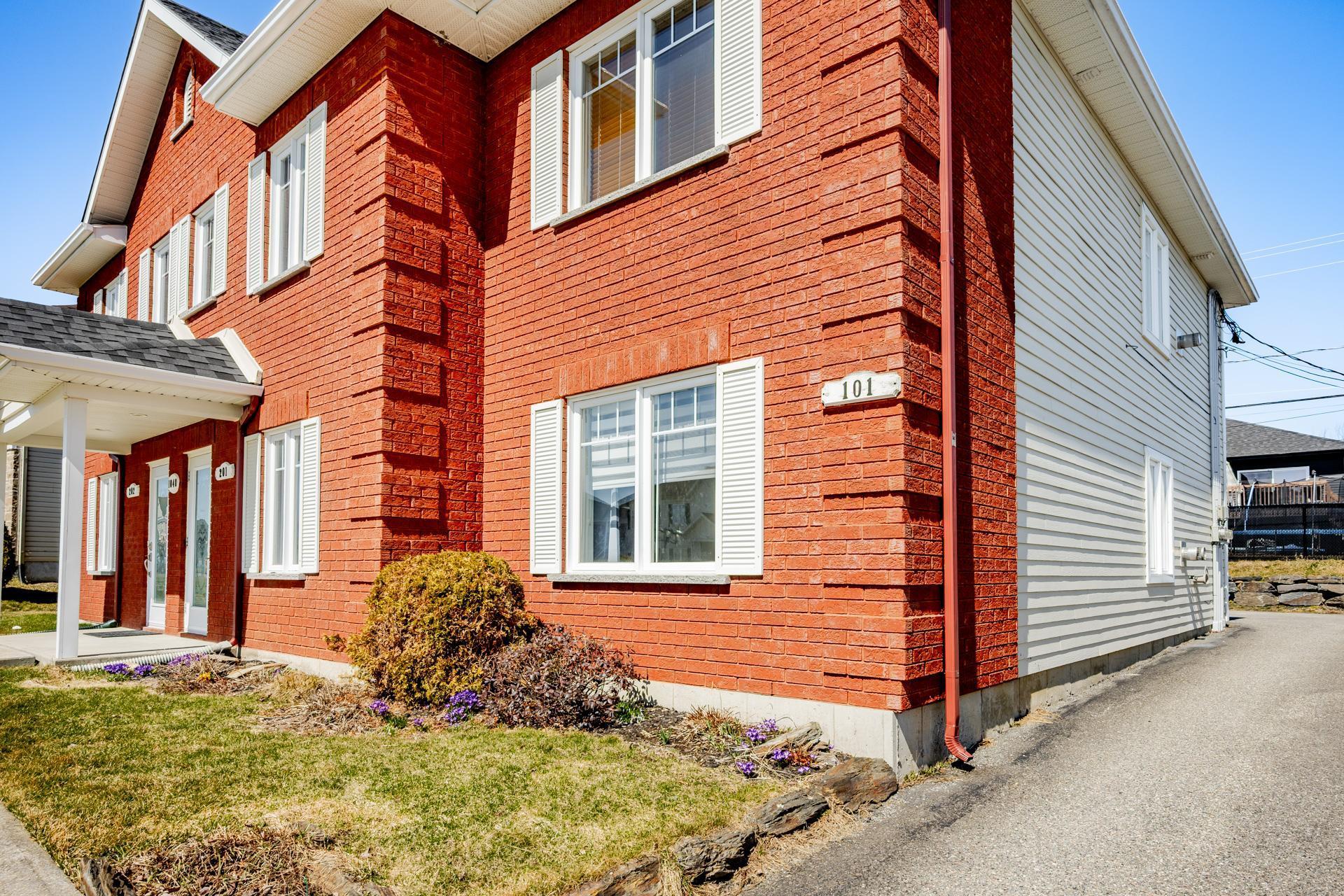 









1040


Rue Hélène-Boullé

, 101,
Sherbrooke (Brompton/Rock Forest/Saint-Élie/Deauville),




QC
J1N4G9

