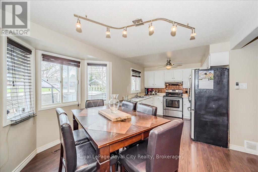 












2 - 40 SILVERCREEK PARKWAY N

,
Guelph (Junction/Onward Willow),




Ontario
N1H7X5

