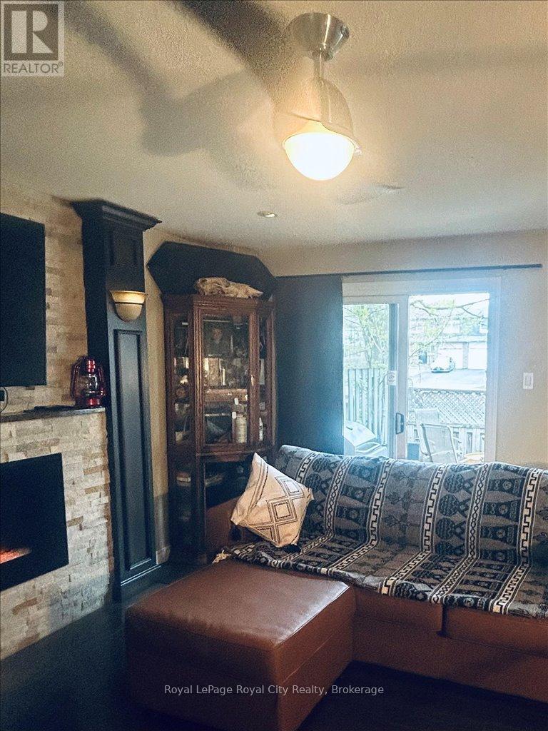 












2 - 40 SILVERCREEK PARKWAY N

,
Guelph (Junction/Onward Willow),




Ontario
N1H7X5

