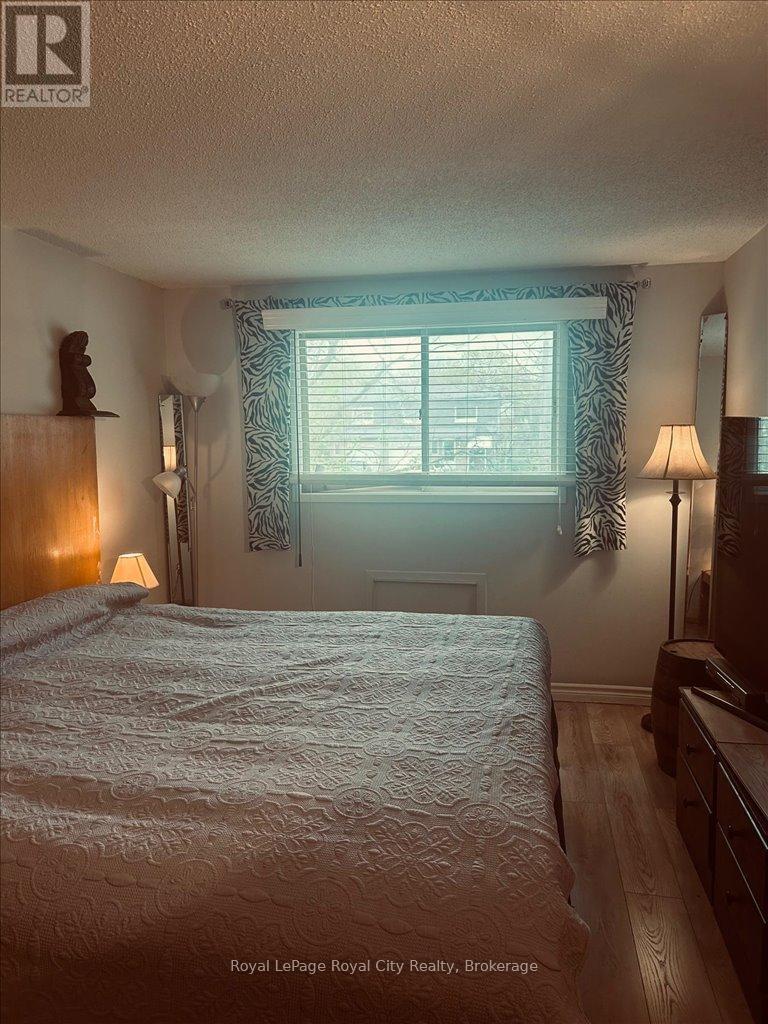 












2 - 40 SILVERCREEK PARKWAY N

,
Guelph (Junction/Onward Willow),




Ontario
N1H7X5

