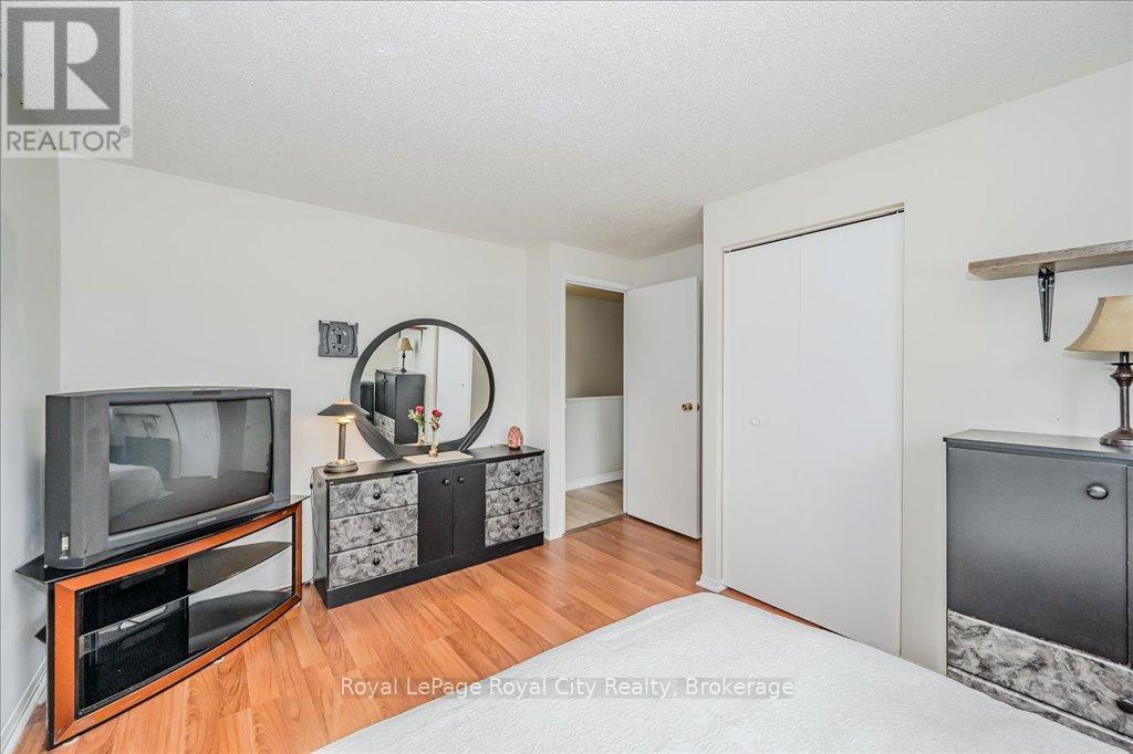 












2 - 40 SILVERCREEK PARKWAY N

,
Guelph (Junction/Onward Willow),




Ontario
N1H7X5

