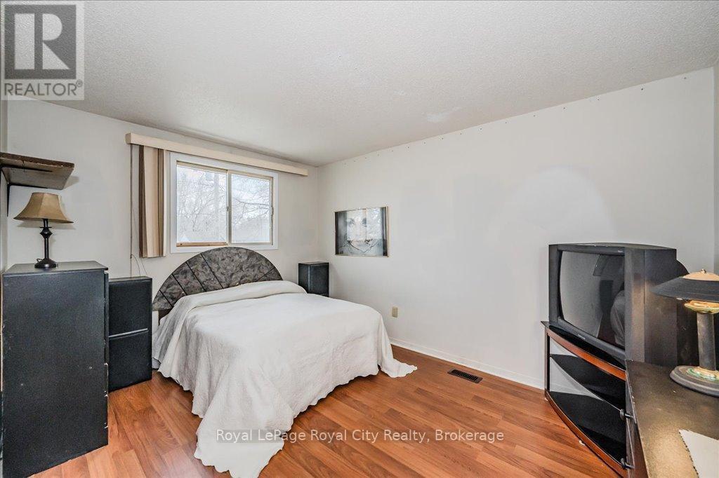 












2 - 40 SILVERCREEK PARKWAY N

,
Guelph (Junction/Onward Willow),




Ontario
N1H7X5

